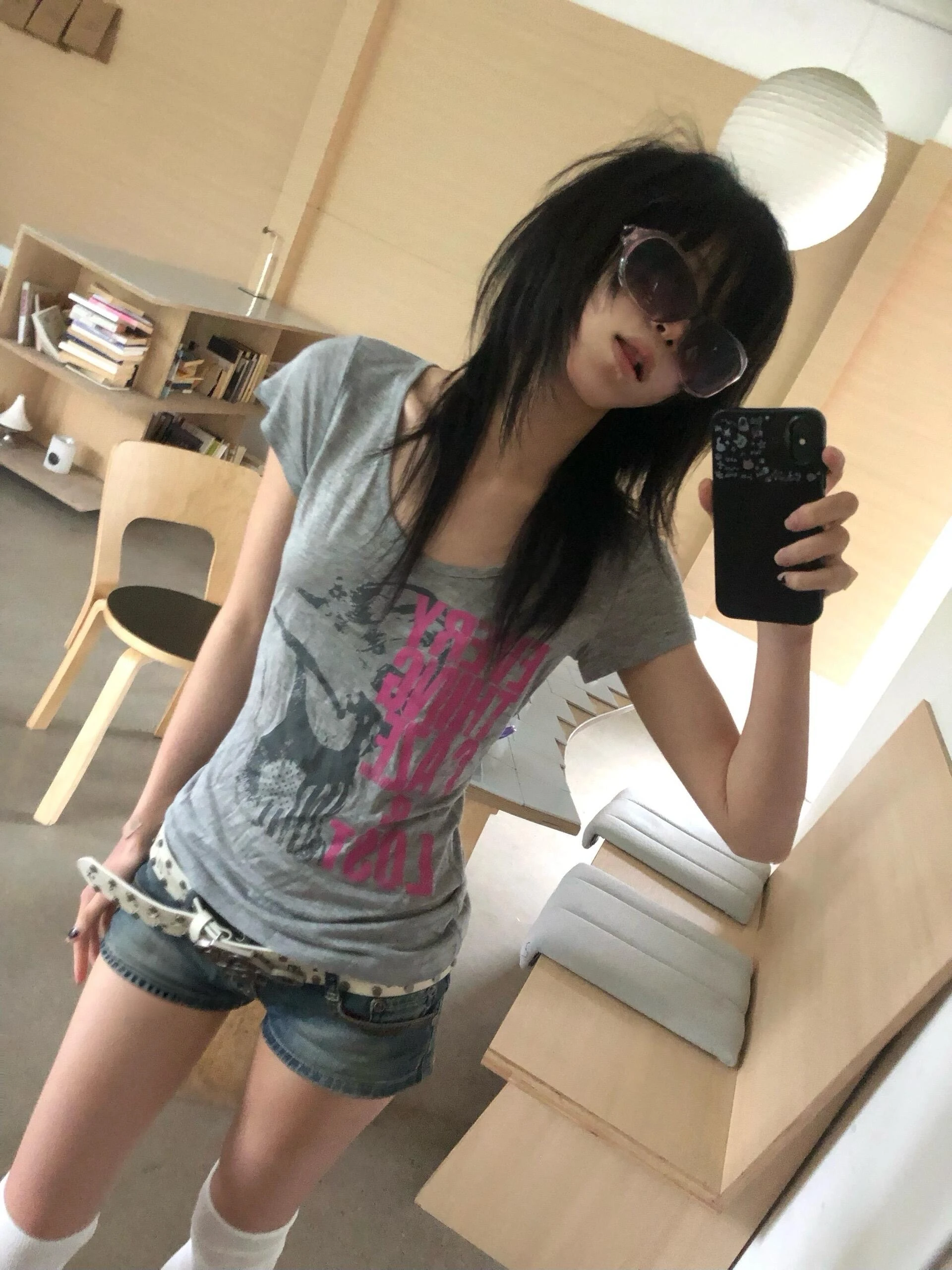 Karrcat Trashy Y2k T-Shirt mit Buchstabendruck, Grunge-Ästhetik, Kurzarm-Porträt-Oberteil, Vintage Punk Streetwear, Amerikanischer Retro-Look der 90er Jahre – Detail 4