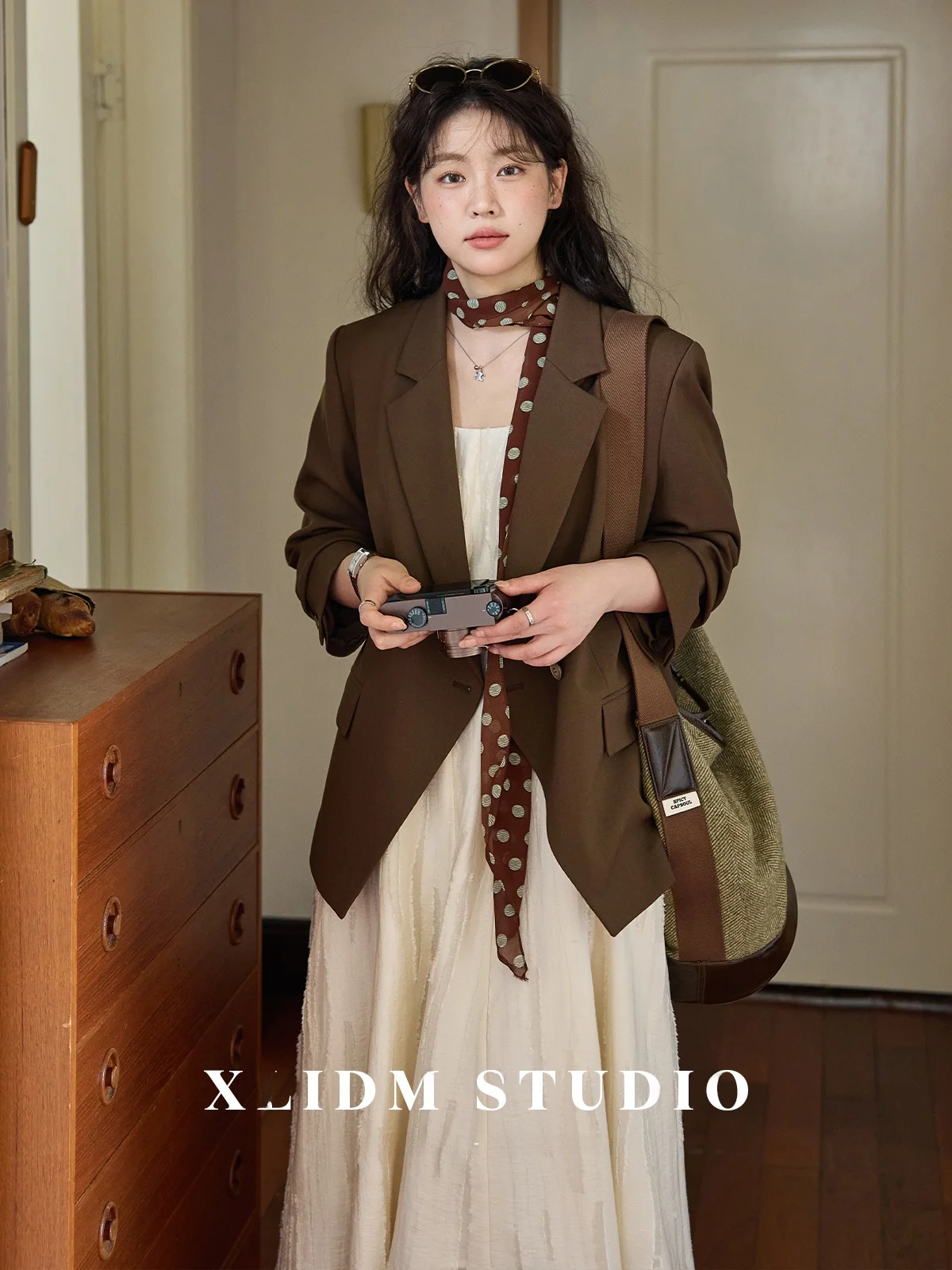 

Женский костюм больших размеров XLIDM: прямые брюки, тонкие наплечники, осенняя верхняя одежда с разрезом и рукавами-фраки для полных фигур