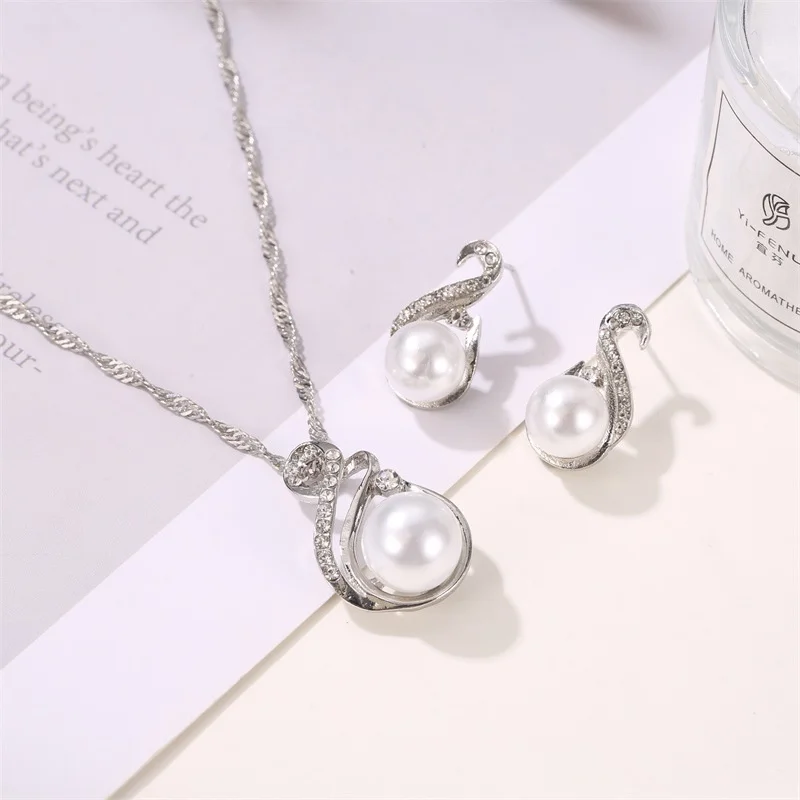 Korean Fashion Pearl Pendant Necklace Jewelry Set Temperament Pearl Necklace Earrings Set Party Bride Jewelry Valentine Day Gift