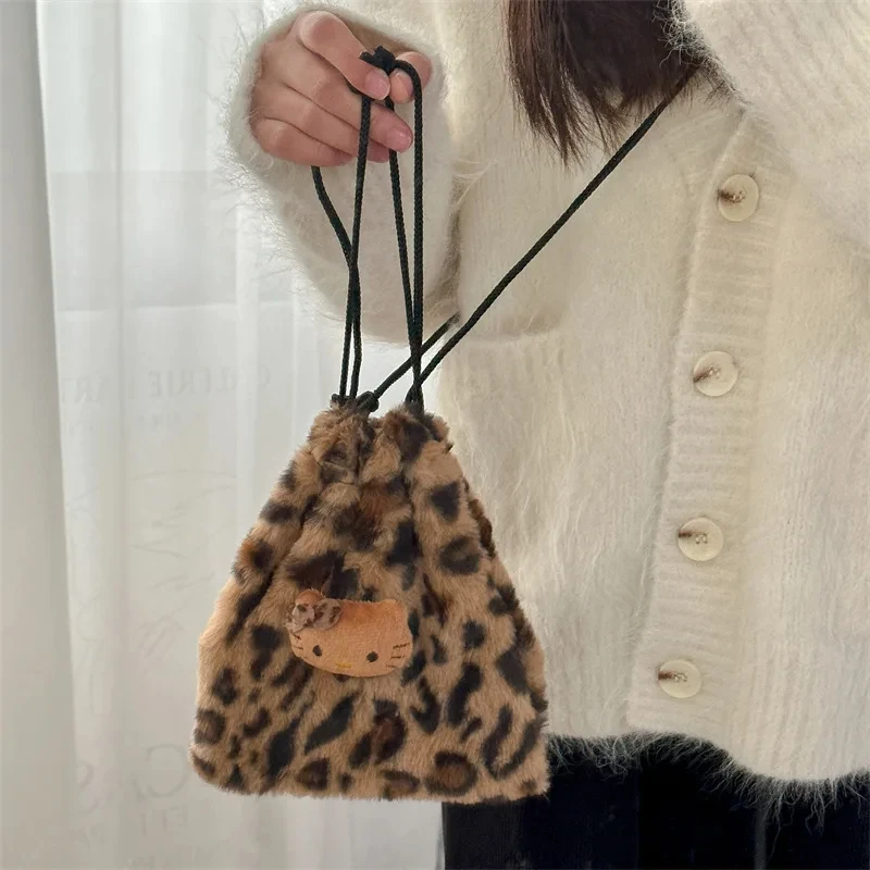 Bolso de teléfono con estampado de leopardo de felpa para mujer, bolsa cruzada con cordón, bolso de hombro Y2k, bolsos de maquillaje, regalo para pareja, Hello Kitty Kawaii