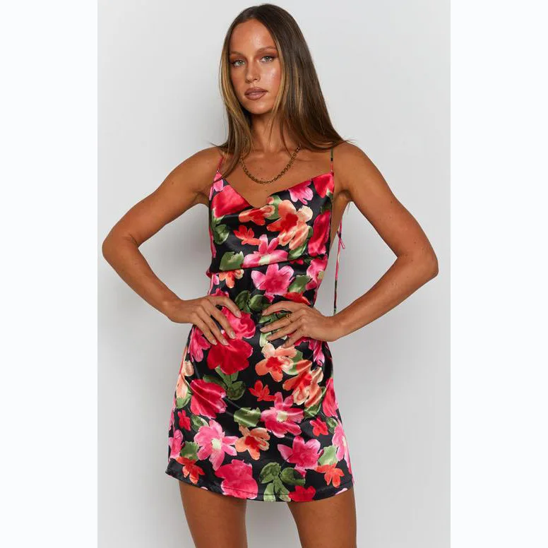 2025 verano Sexy chica picante fuera del hombro corbata estampado de moda vestido de tirantes ultracorto 8322