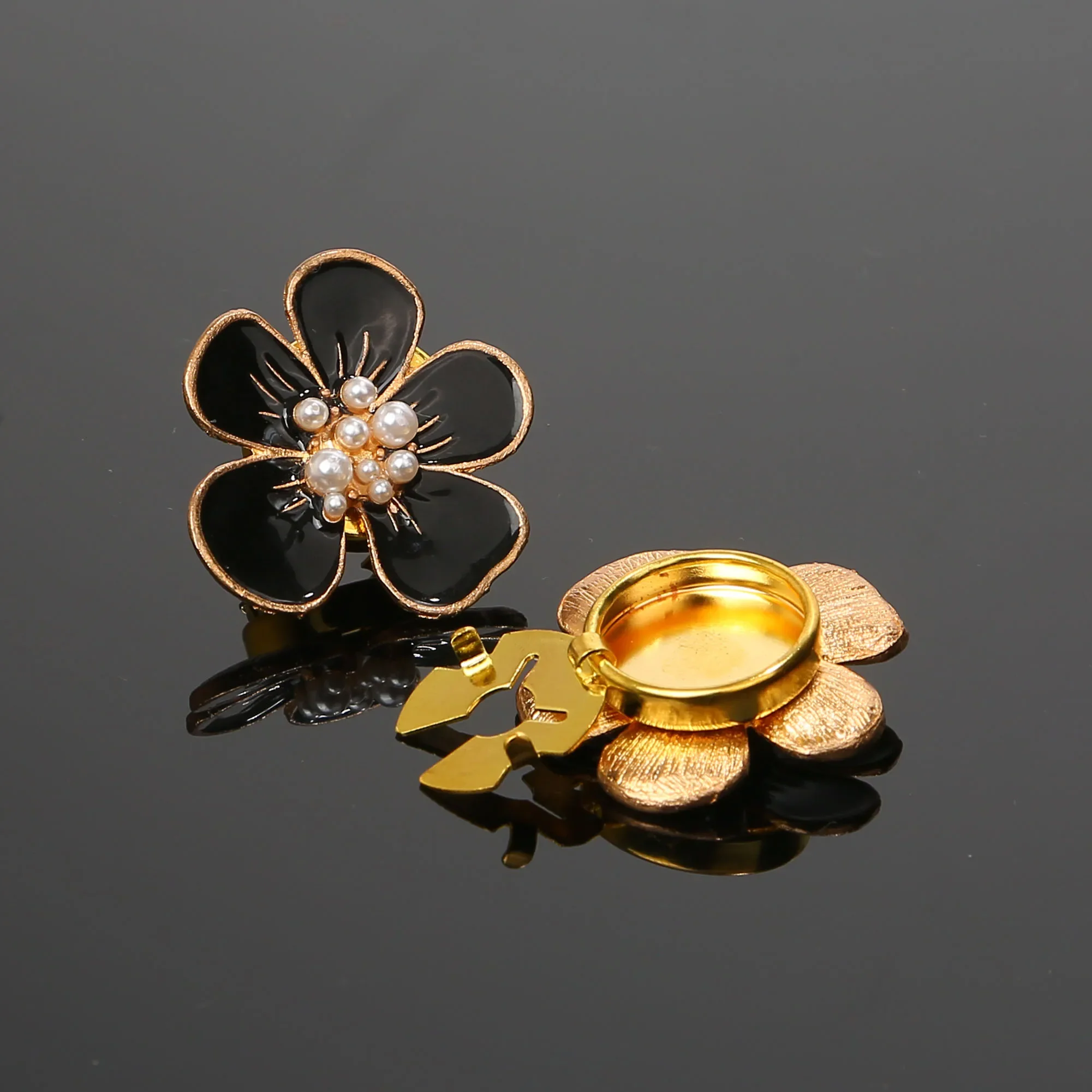 2pcs/lot Cute Cufflink Button Covers For Shirt Peach Blossom Button Clip Sleeve Buttons Fashion Girls\' Gifts Tux Cufflinks