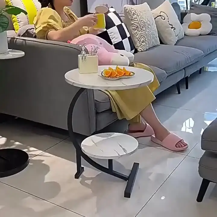 طاولات القهوة الفاخرة المصممة للإفطار الذهبي، طاولة جانبية مستديرة بسيطة، توفير المساحة، أثاث غرفة المعيشة المساعد ميسا