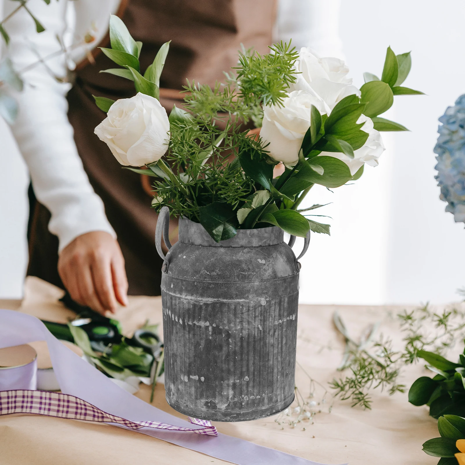 

1Pcs Vintage Planting Bucket Metal Flower Pot Retro Home Decor Unique Flower Holder Retro Planting Bucket