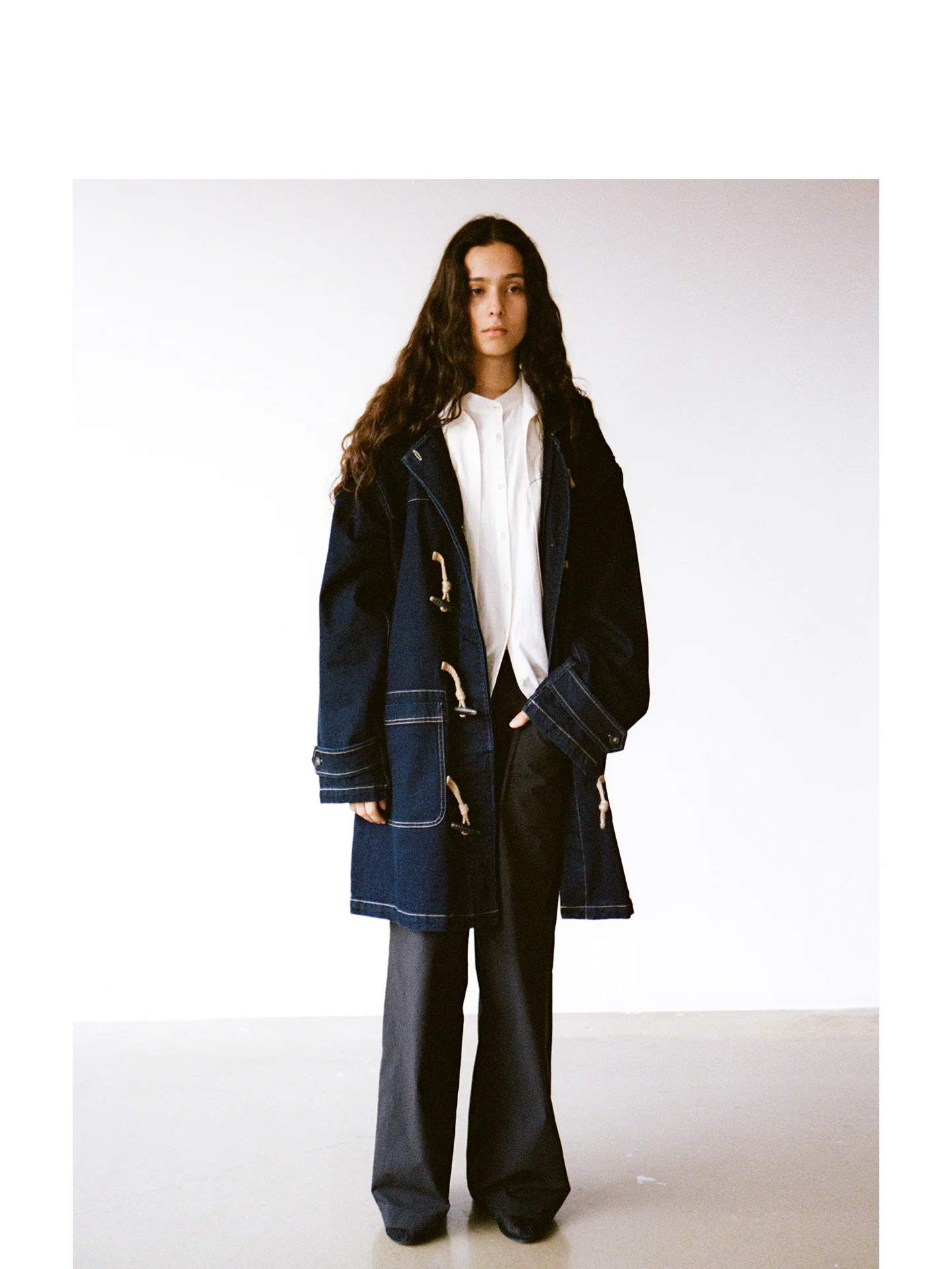 Leonorayang Original Design Pure Cotton Non-fading Deep Blue Denim Jacket Women's Hooded Coat with Horn Buttons Autumn Winter