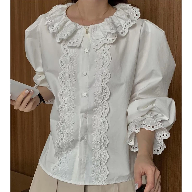 

Chic Spring Loose Fit Bell Sve irt Women's round Ne Splice Lace Trim Top Korean Sle Long Sve Button down