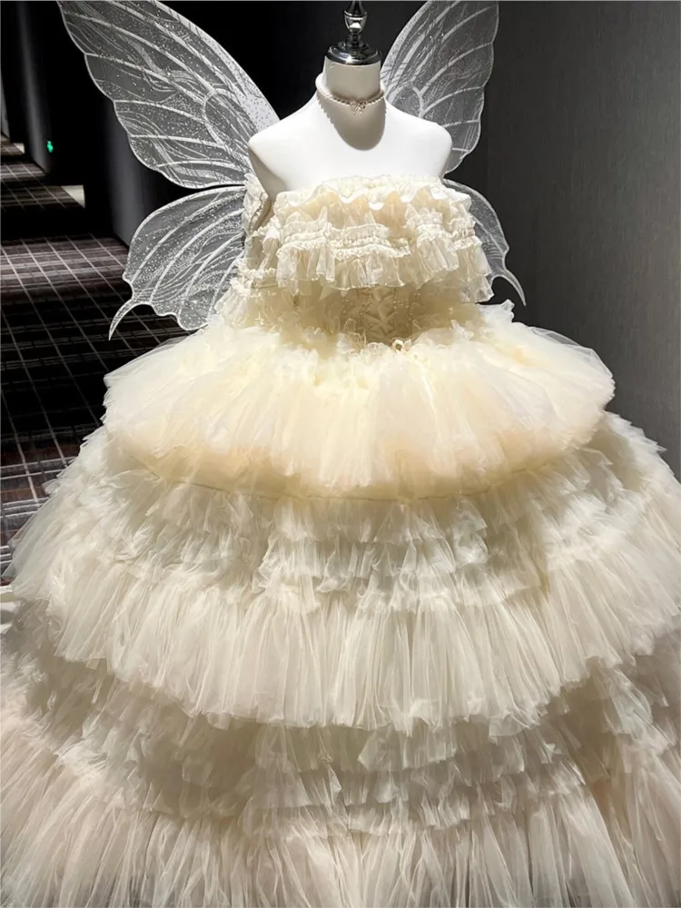 

White student Day coming-of-age ceremony art examination host dress