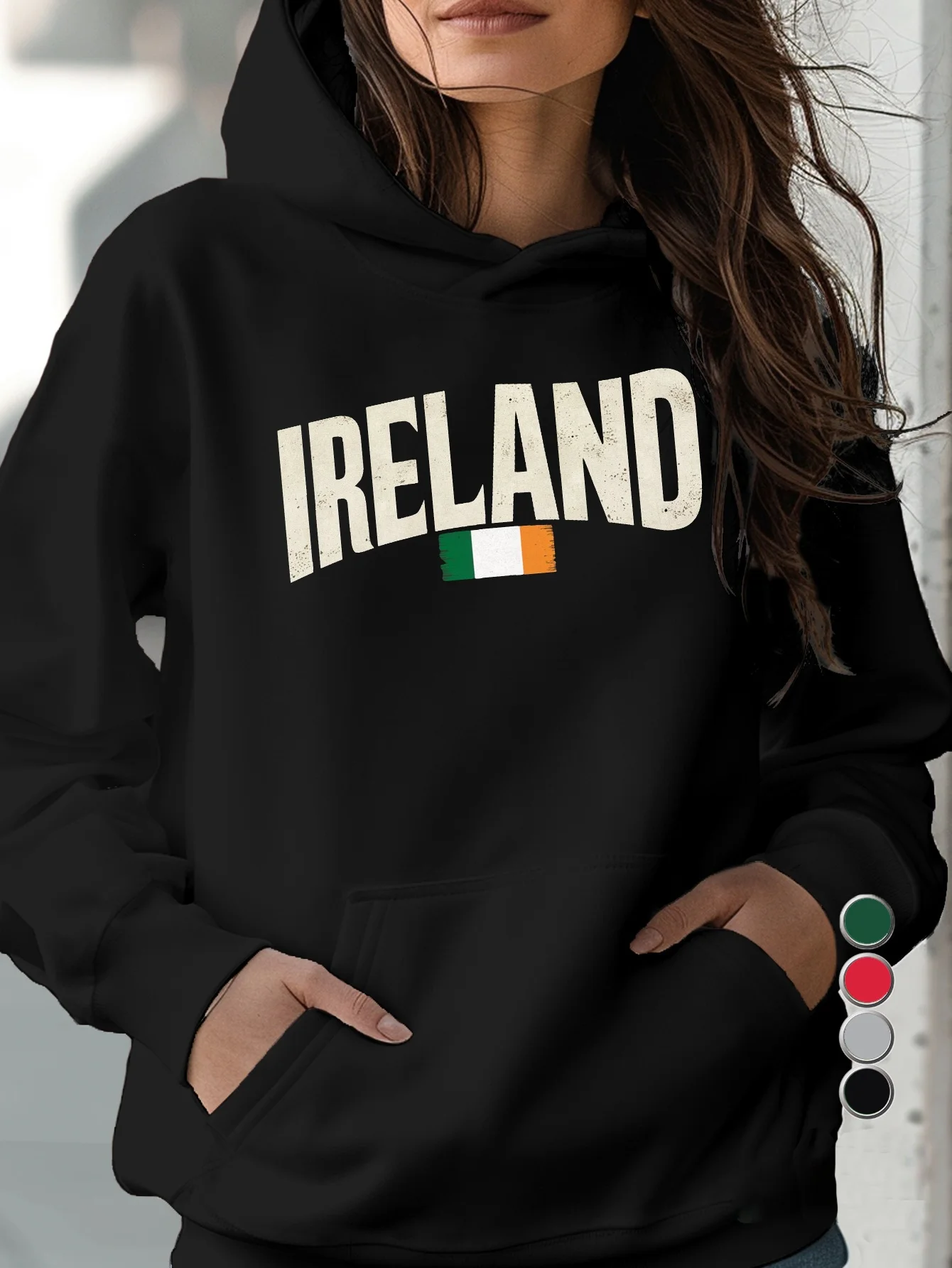 قميص نسائي أيرلندي كاجوال بغطاء للرأس باللون الأحمر، يتميز بنمط "أيرلندا" وبقع ثلاثية الألوان - قميص مريح بأكمام طويلة #1