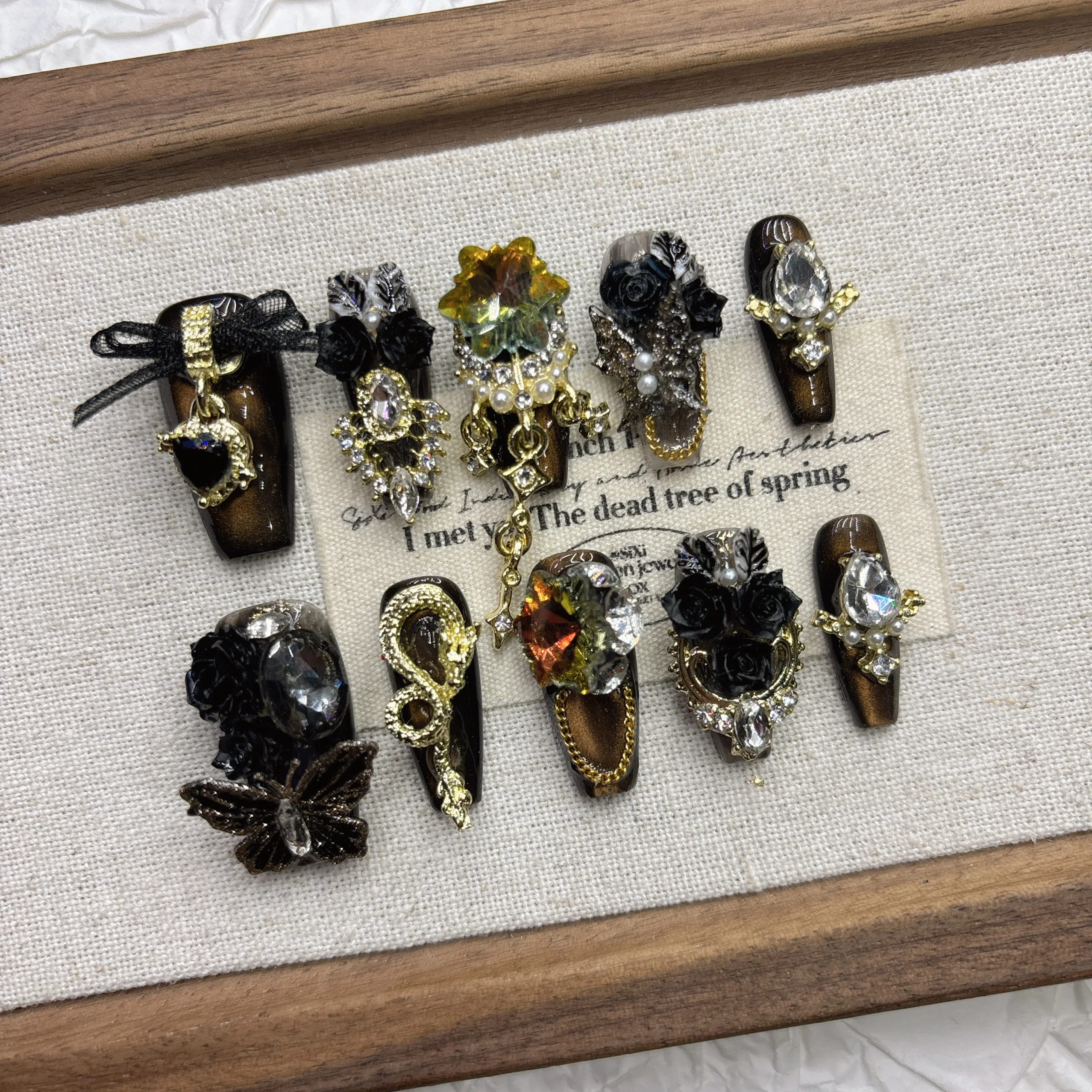 Zwart goud patroon gotische pers op nagels Heavy Duty handgemaakte 3D rozen iriserende diamanten Metalen accessoires Ideaal voor Gothic Hig