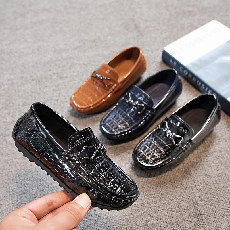 

2022 Boys Versatile Glossy Leather Shoes for Party Wedding Shows Kids Fashion Solid Black Flat Non-slip Children Moccasin Shoes