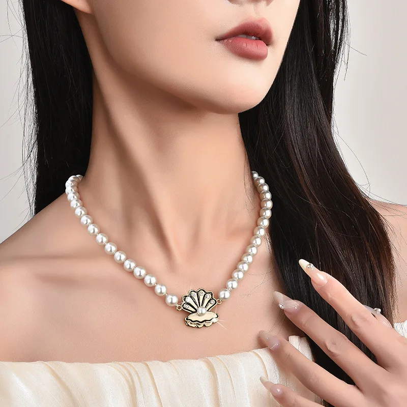 Niche design, simple and light luxury, matte retro totem, metal tie, necklace