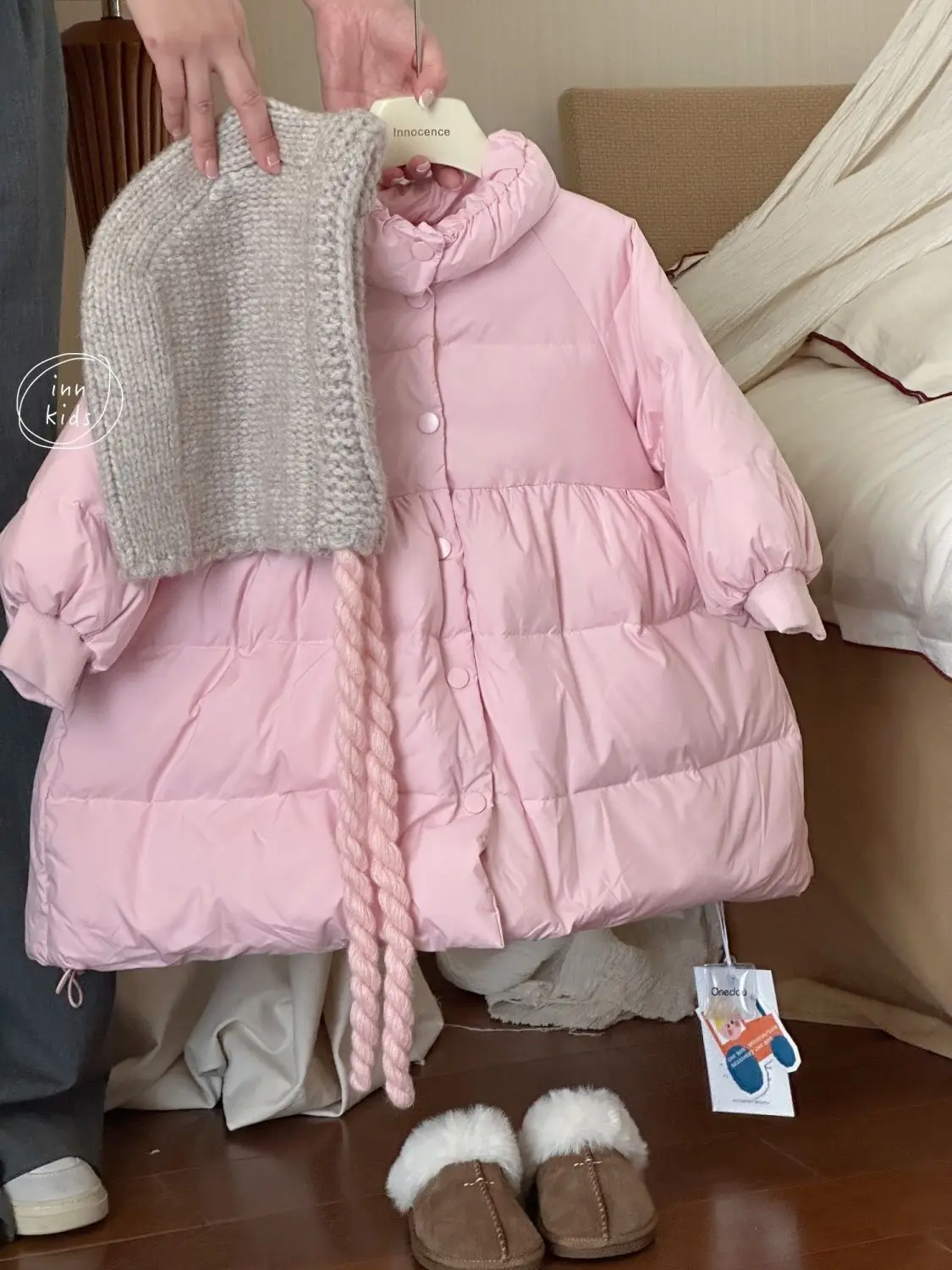 سترة نسائية قطنية على الطراز الأجنبي للفتيات والشتاء للأطفال الصغار في سترة الشتاء الطويلة سترة قطنية للأطفال تعطي قبعة