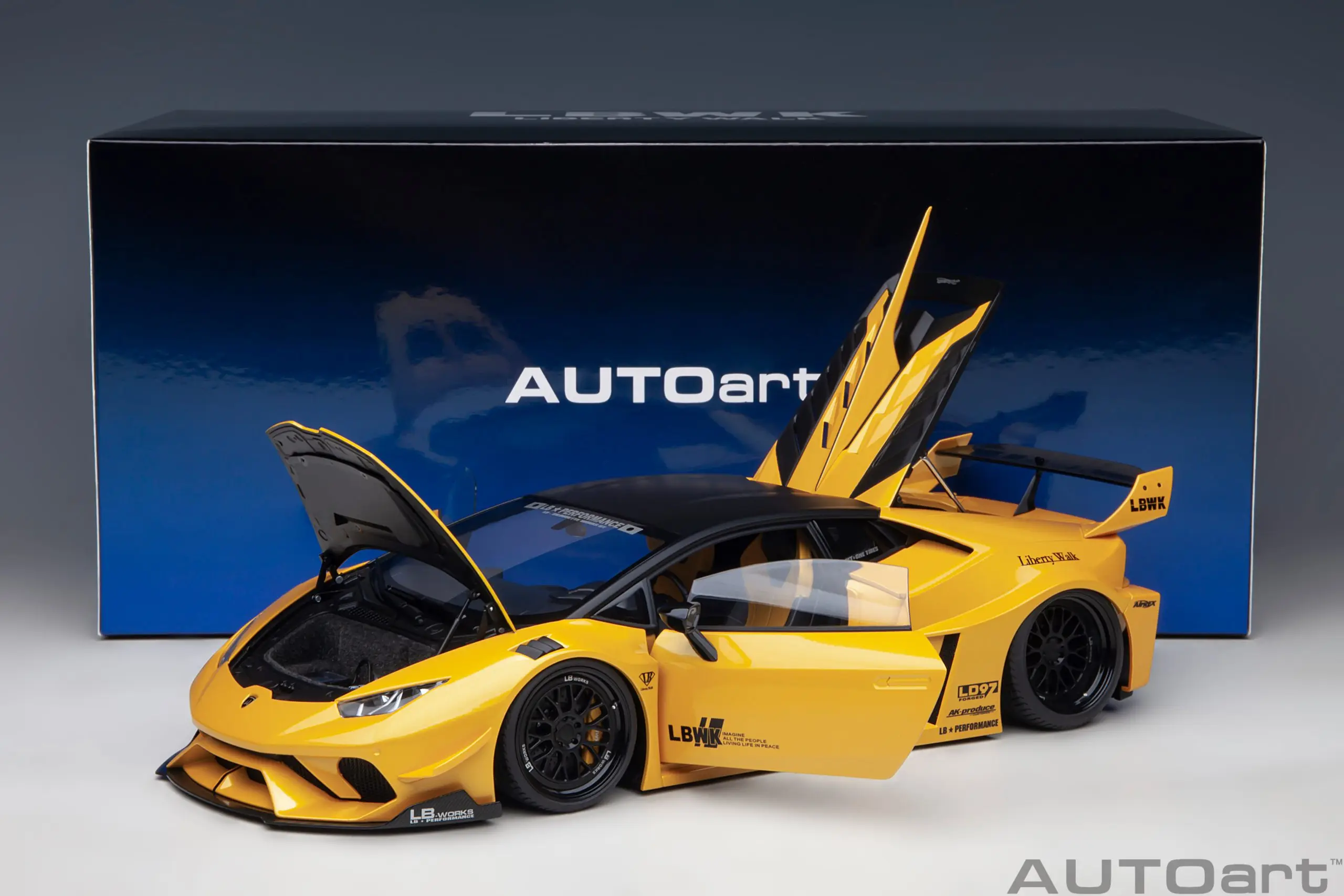 Autoart 1:18 LIBERTY WALK LB HURACAN GT Alloy Fully Open Simulation Limited Edition Alloy Metal Static Car Model Toy Gift