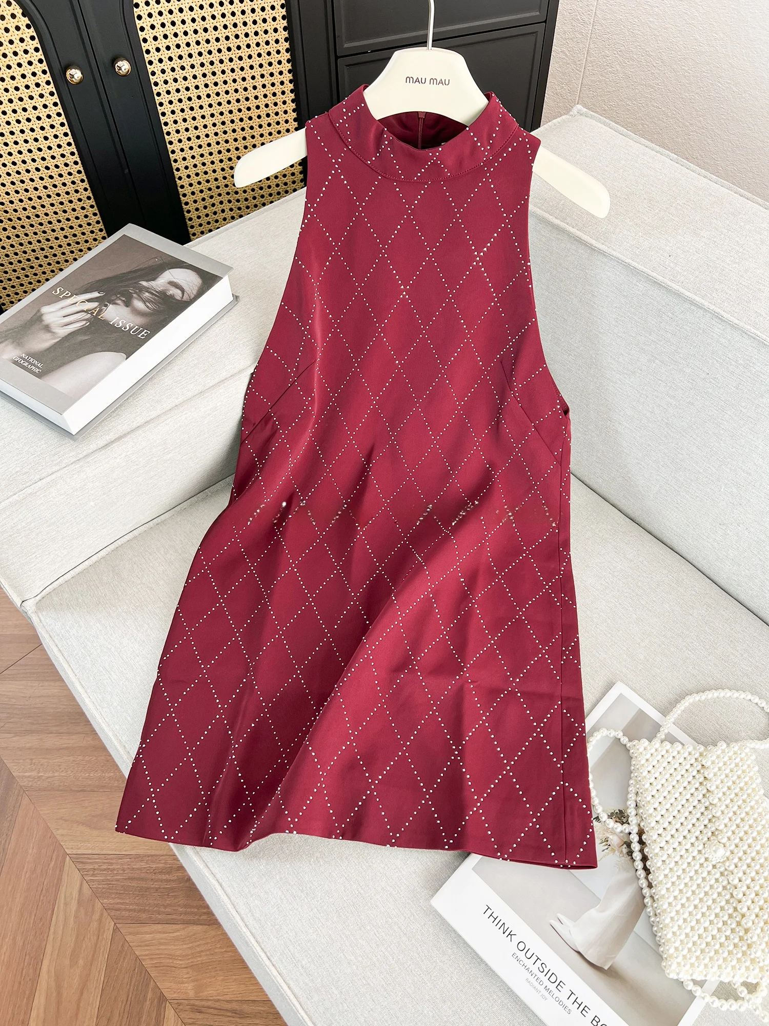 

Ele Summer New Sle Light Maturi Faion Diamond Embellied round Ne Svel Vest Dr Ladies Casual Dr