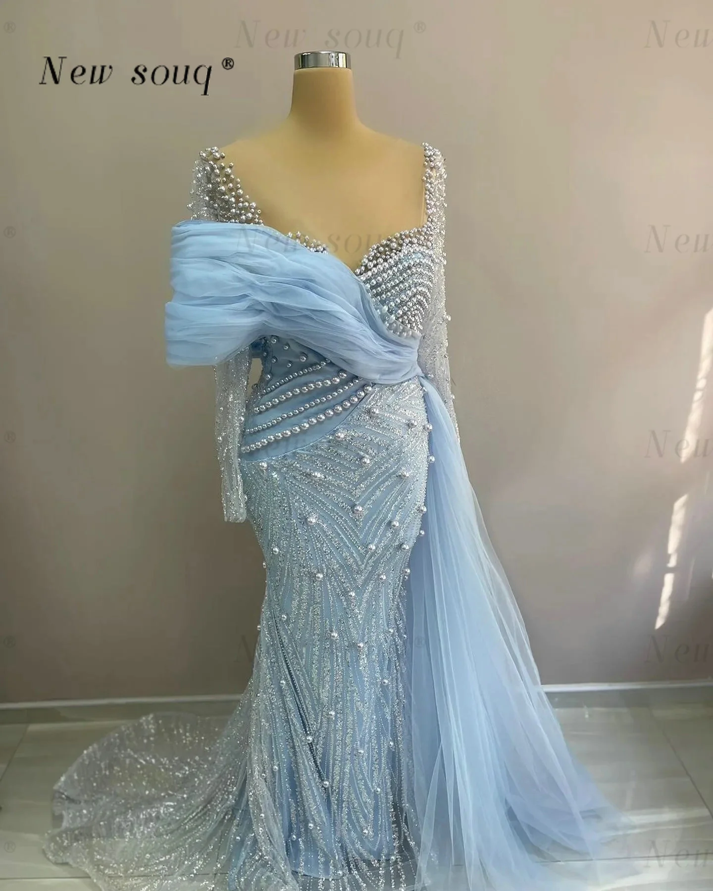 

Arabic Light Sky Blue Long Sleeves Mermaid Evening Dresses 2024 Pearls Beaded Sparkly Sequins Party Gowns with Side Tulle Train