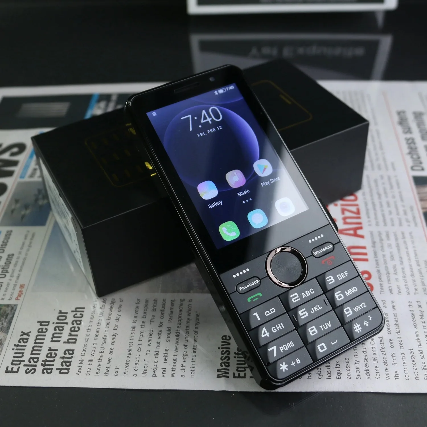 UNIWA HOPE XS24 4G Touch Screen Keypad Phone Android 8.1 Dual SIM Card Quad Core 3.5Inch2GB+16GB 2500mAh Whatsapp GPS Smartphone