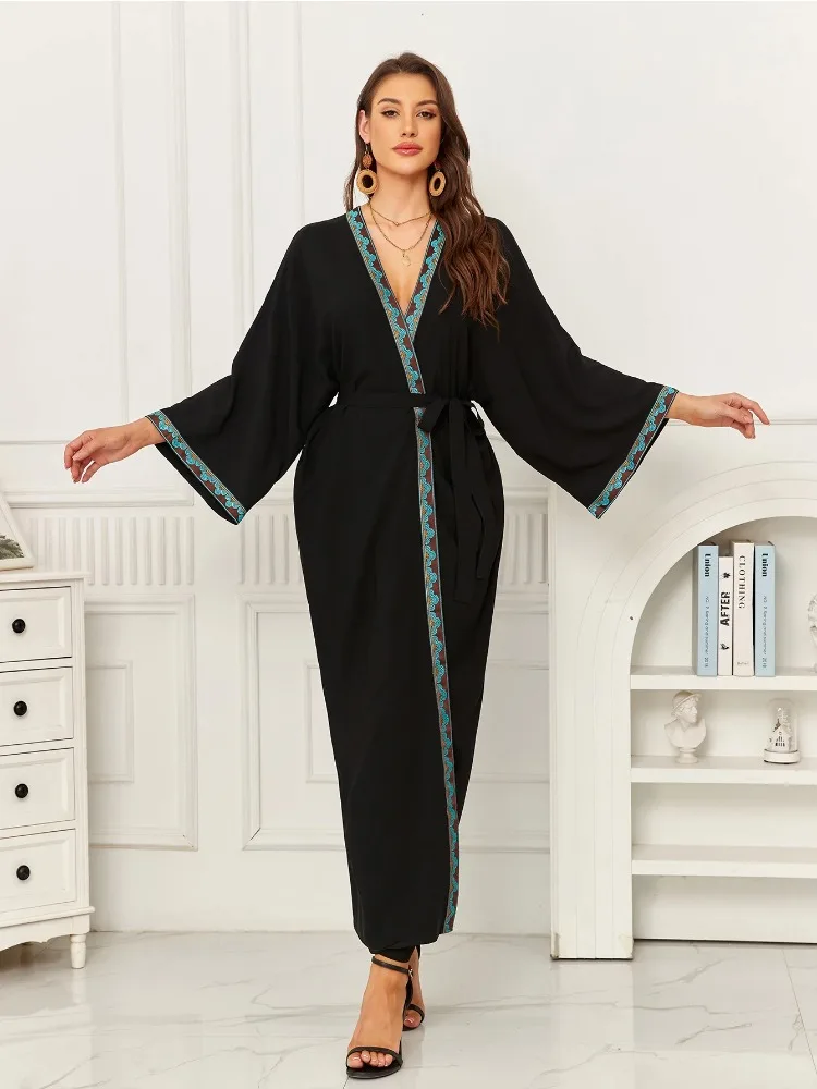 ชุดคลุมกันแดดสไตล์กิโมโนสำหรับผู้หญิง รุ่น Elegant Breezy Lane ปี 2026 เหมาะสำหรับใส่คลุมชุดว่ายน้ำ ชุดชายหาด เสื้อคลุมฤดูร้อน