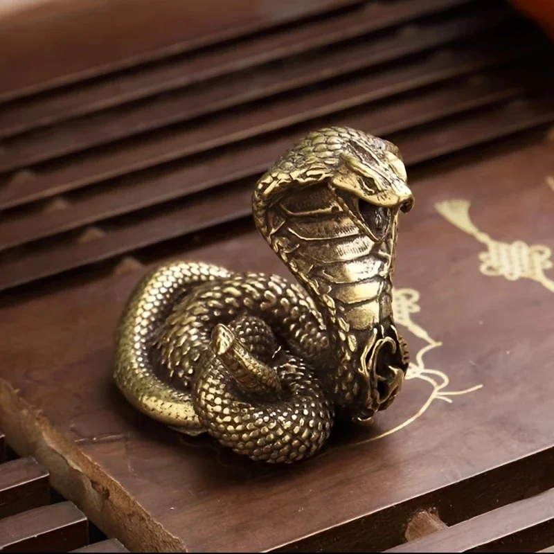 تمثال كوبرا عتيق من النحاس الصلب - منحوتة ثعبان مصنوعة يدويًا، عرض قابل للجمع لغرف متعددة وديكور عطلة احتفالي