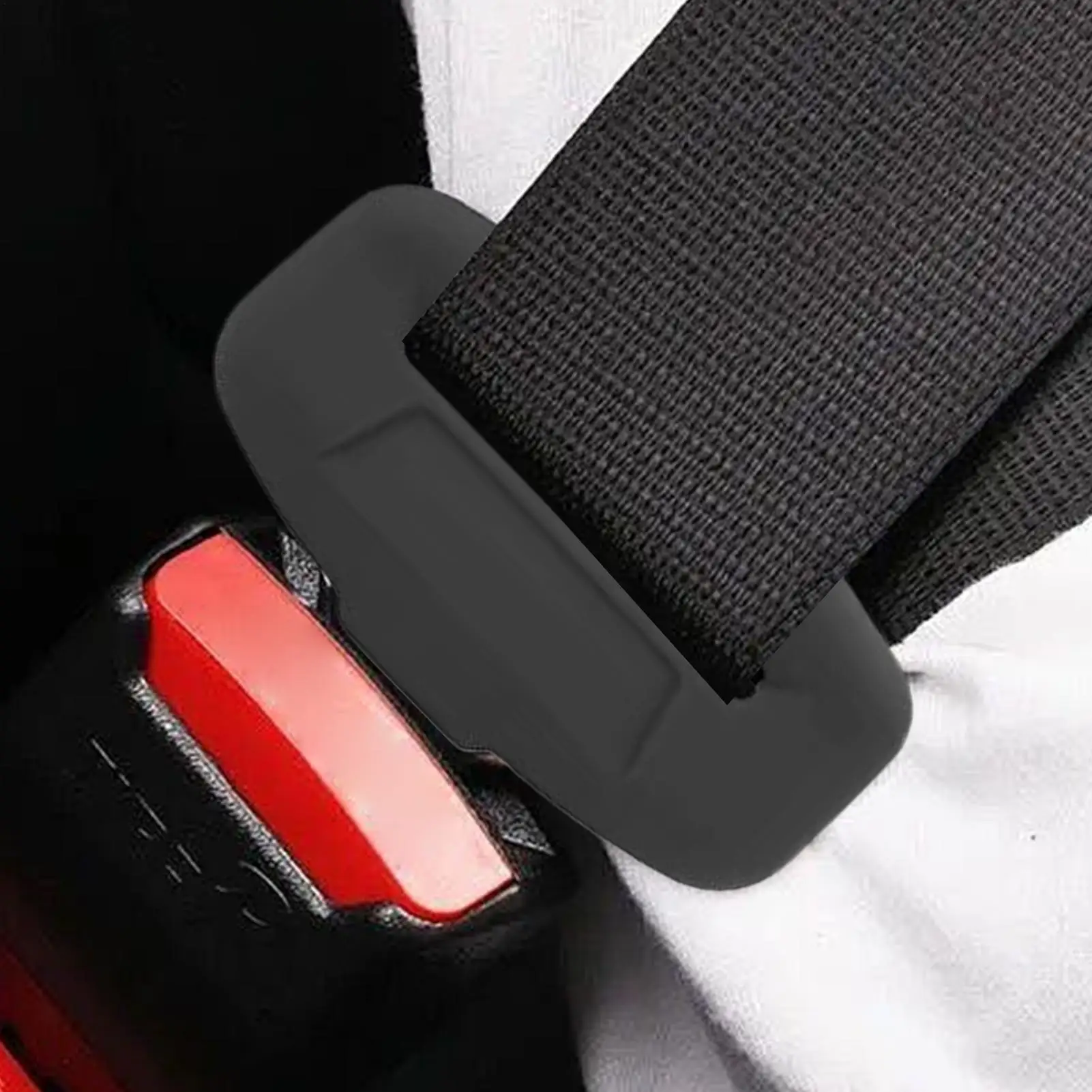 Car seat belt insertion protective cover card head silent dustproof silicone cover scratch resistant float interior modification