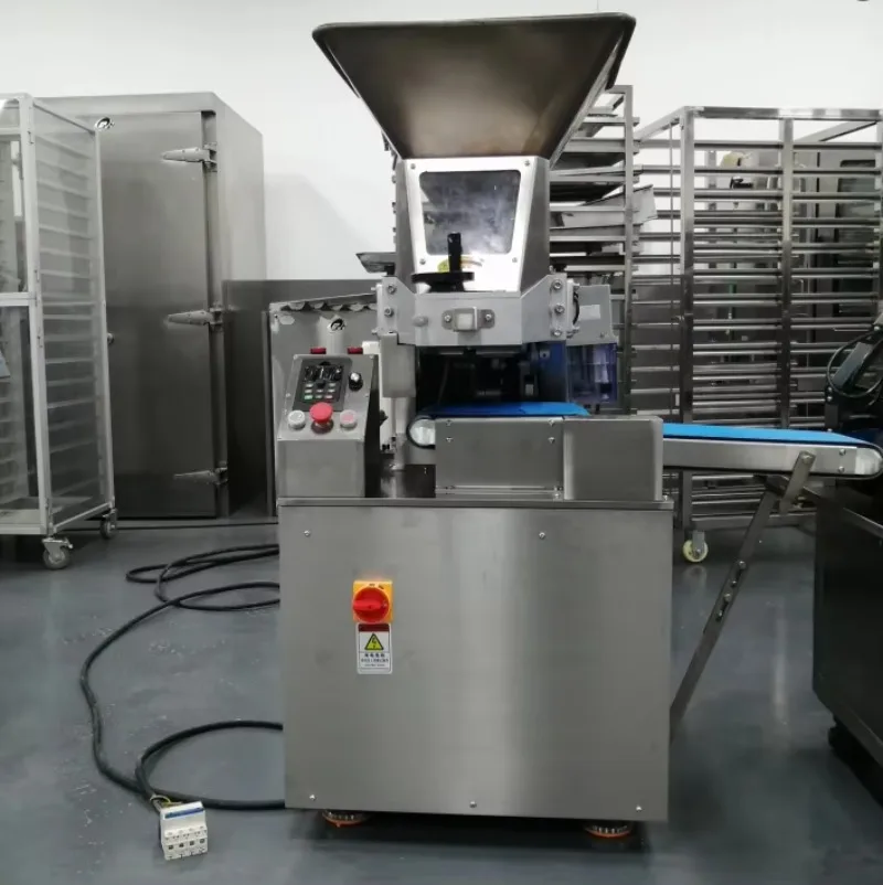 آلة تقسيم العجين الأوتوماتيكية التجارية لخط إنتاج مصنع الأغذية جرام مستمر لتقسيم الوزن مسحوق الخبز