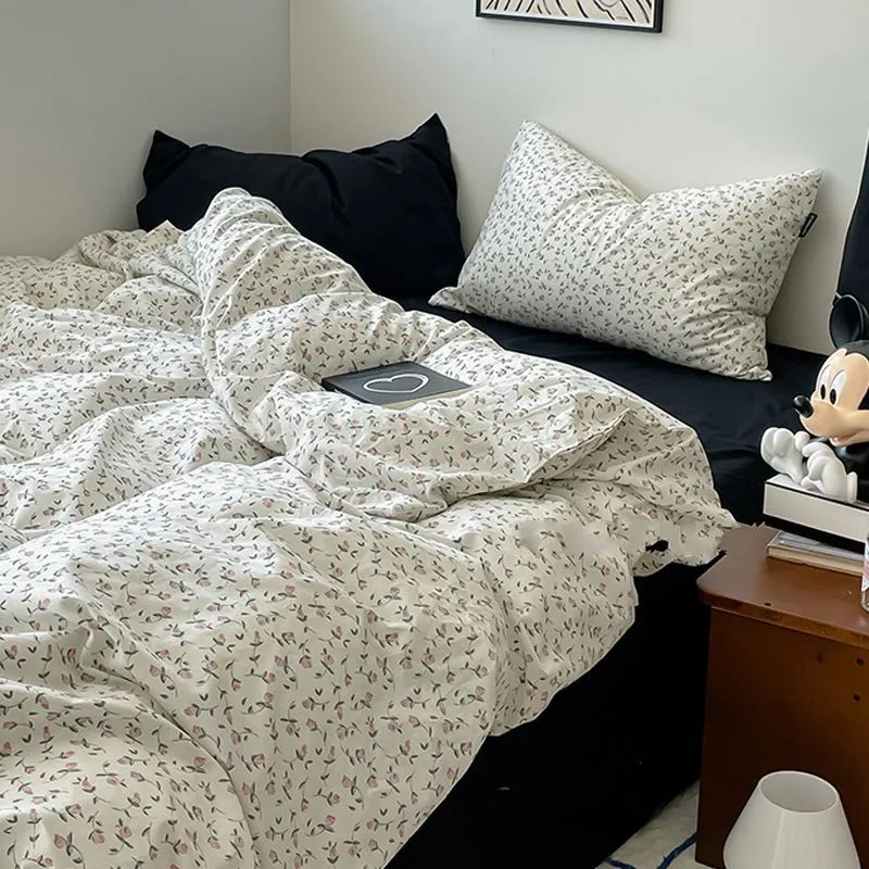 

Ins комплект постельного белья с цветочным принтом, белый, черный, двойной размер Queen, пододеяльник, плоская простыня, наволочка для девочек и мальчиков, домашняя кровать в общежитии, новое поступление
