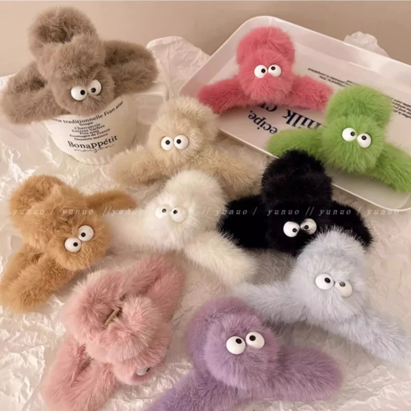 

Cute Plush Shark Hair Claw Clip Winter Warm Headwear Fashionable Hair Accessory for Women And Girls Thick Hair Clip Gift