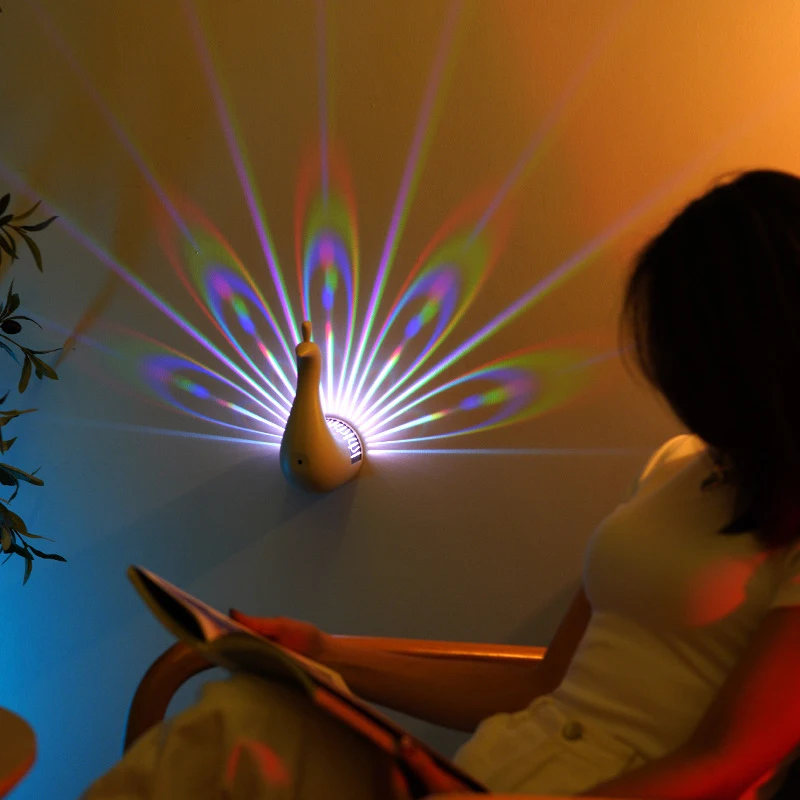 นกยูงโคมไฟบ้านรีโมทคอนโทรลติดผนัง Night Light ข้างเตียงที่มีสีสันบรรยากาศ Light Creative Birt