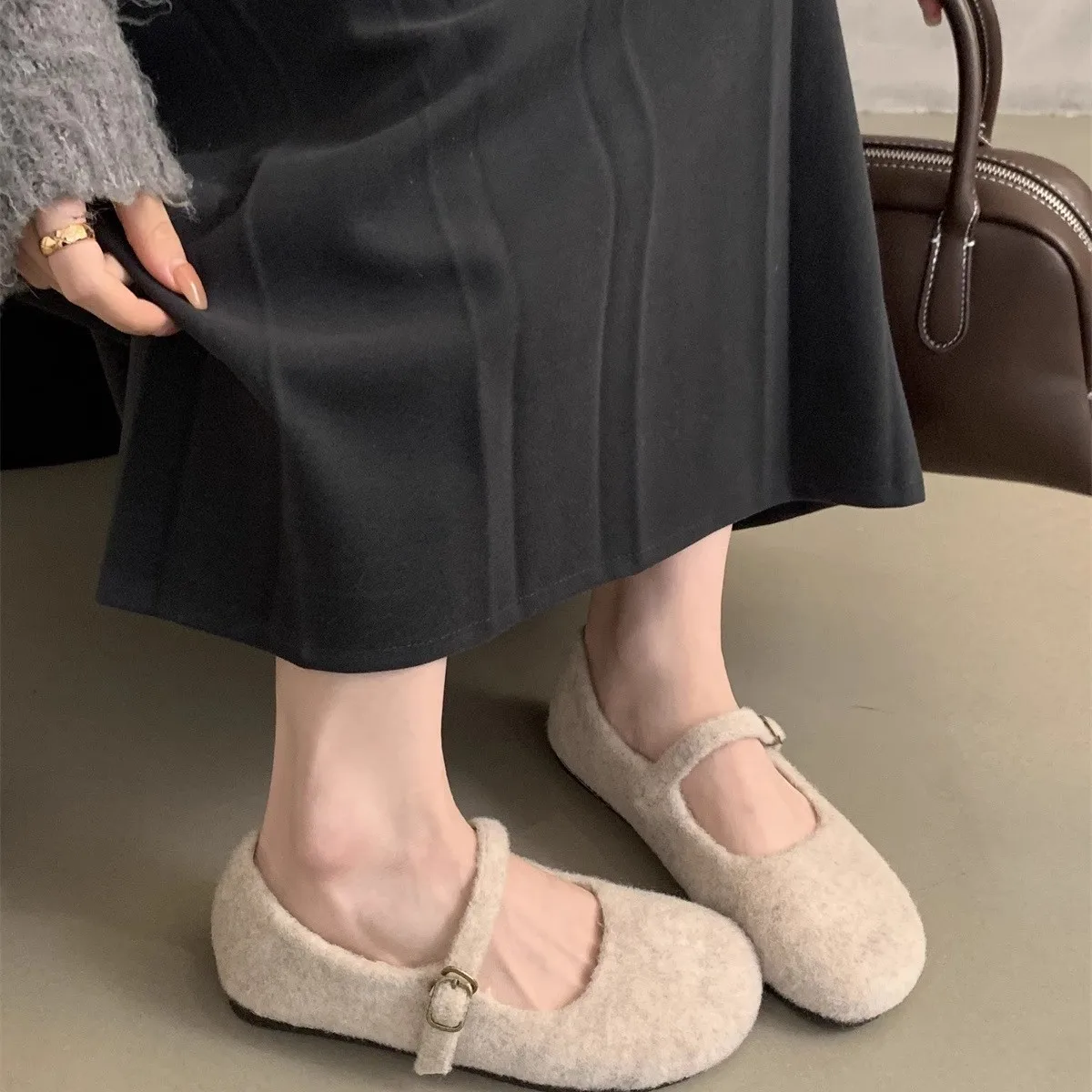 Zapatillas de Ballet elegantes con punta cuadrada para mujer, zapatos Mary Jane de lana cálidos para invierno, mocasines de felpa de diseño de marca para mujer 40