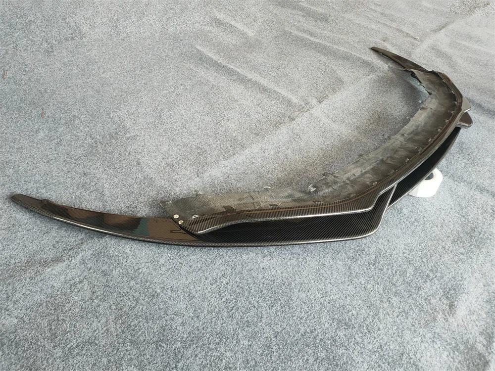 

Suitable for Upgrading the 2016-2018 forAudi R8 V8 V10 to a Carbon Fiber V-shaped Front Bumper and Front Lip Splitter Body Kit