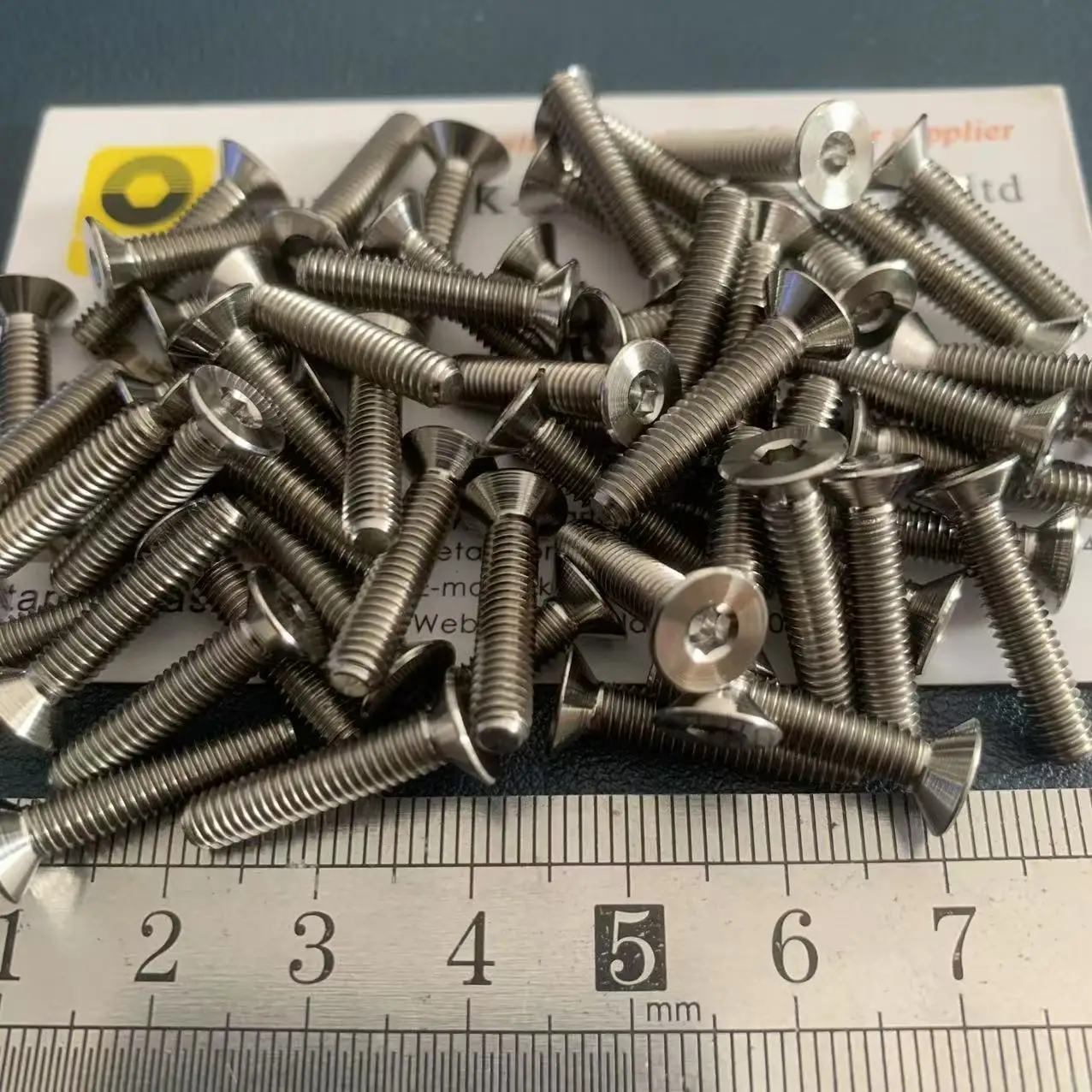 M4 * 8 10 12 14 16 18 20 25 مقبس سداسي من التيتانيوم غاطس/برغي برأس مسطح Gr5