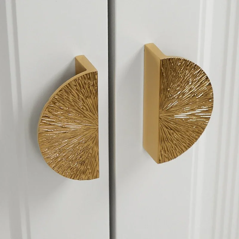 Brass Hammered Half-Round Cabinet Pulls – Light-Luxury Drawer and Wardrobe Handles in Electroplated Mid-Century Vintage Finish