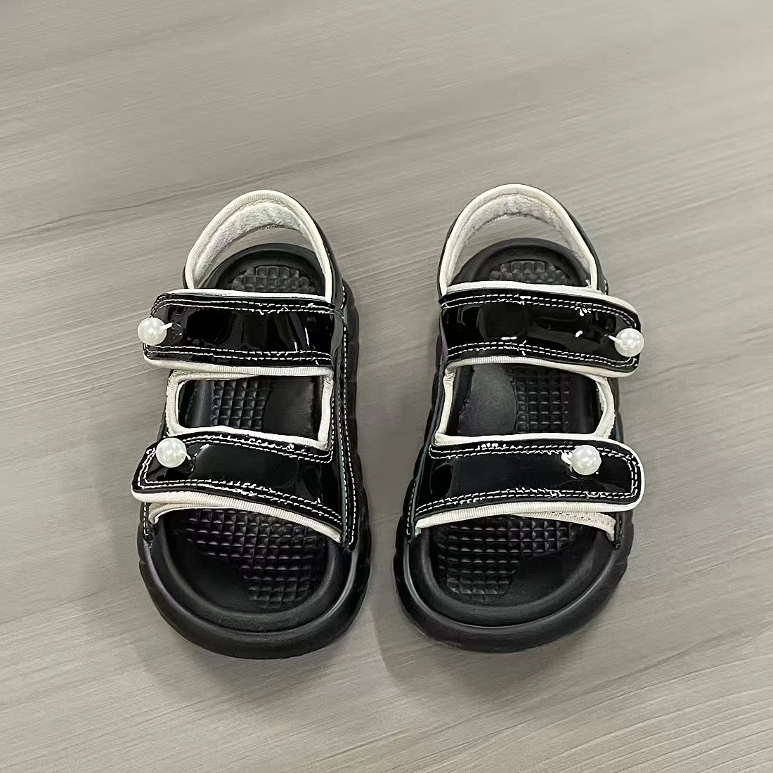 Jinyu Sandals Breathable Genui - Patent Leather Shine ulasan dan harga