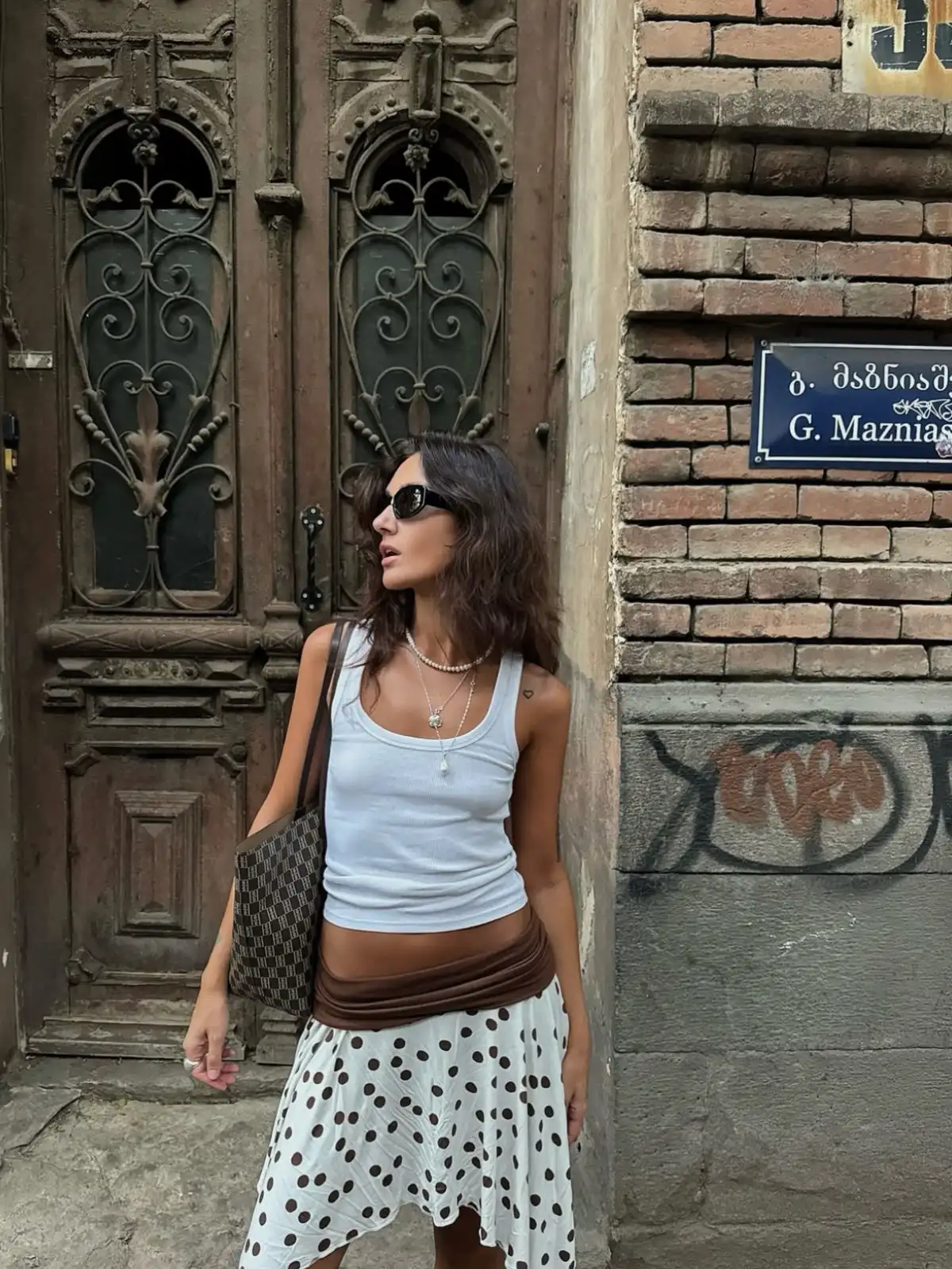 Susm براون البولكا نقطة طباعة تنورة قصيرة عادية محبوك تنورة مرنة غير المتكافئة هيم حزام التباين تصميم تنورة قصيرة المألوف مثير تنورة قصيرة مجموعة