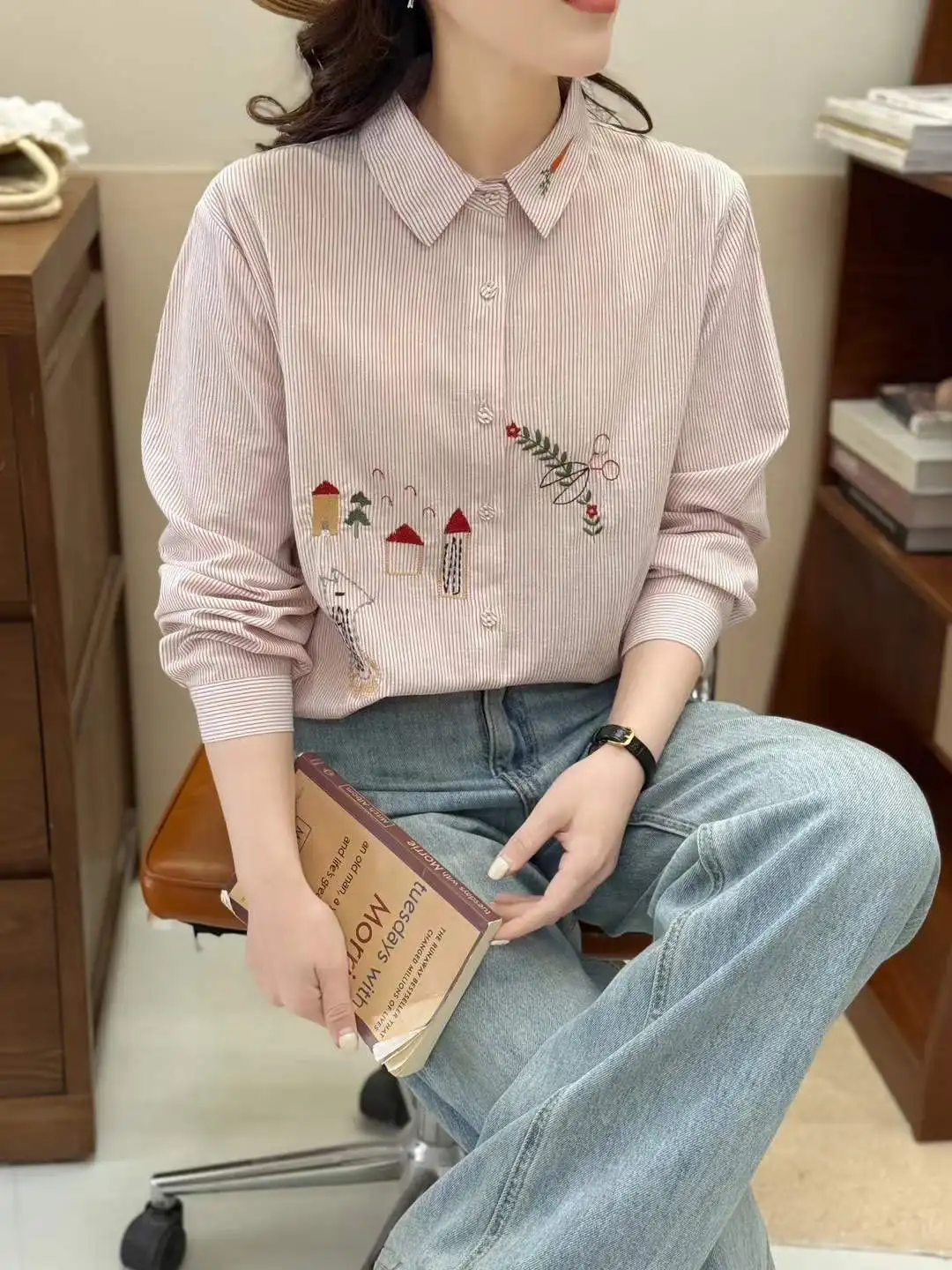 

Ladies clothing sale mori girl spring Japan style cartoon houses carrot embroidery striped shirt white pink stripes blouses