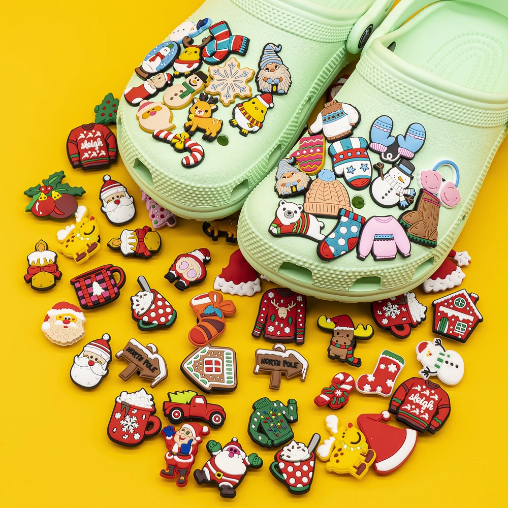 100pcs Christmas pvc Charm Xmas Hats Gloves Socks Shoe Charms for Sneakers Snowmen Shoe Decorations Buckle for Women shoe buckle