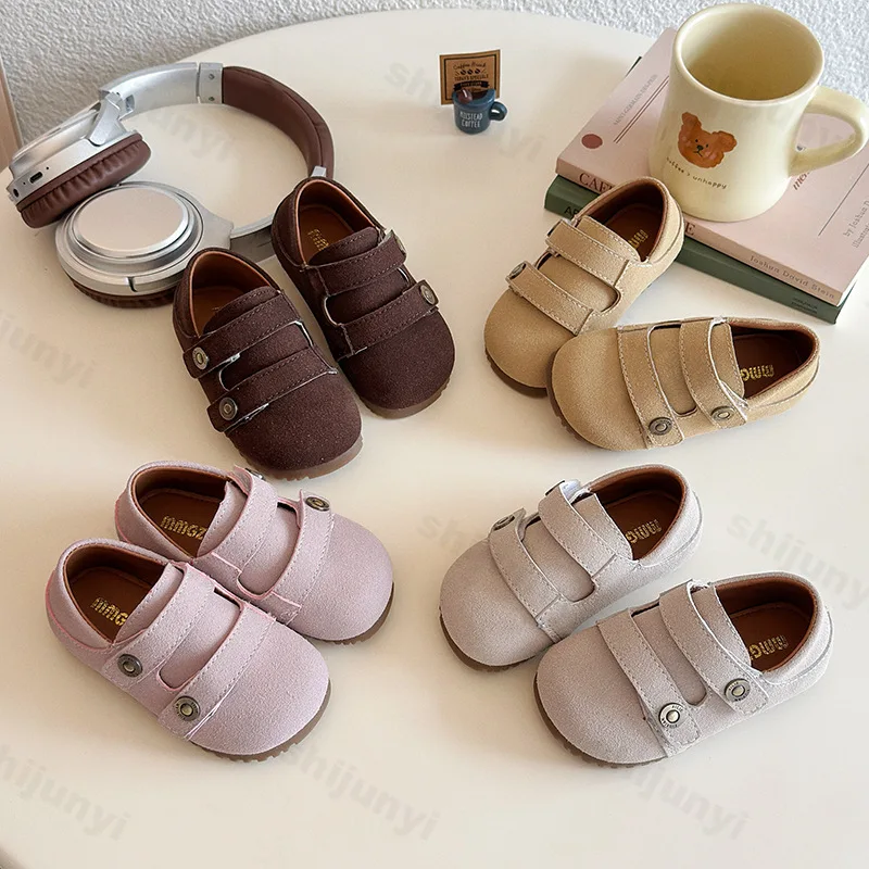 

Однотонные низкие повседневные туфли в стиле ретро для девочек, осень 202, детские удобные модные трендовые универсальные туфли на мягкой подошве на плоской подошве