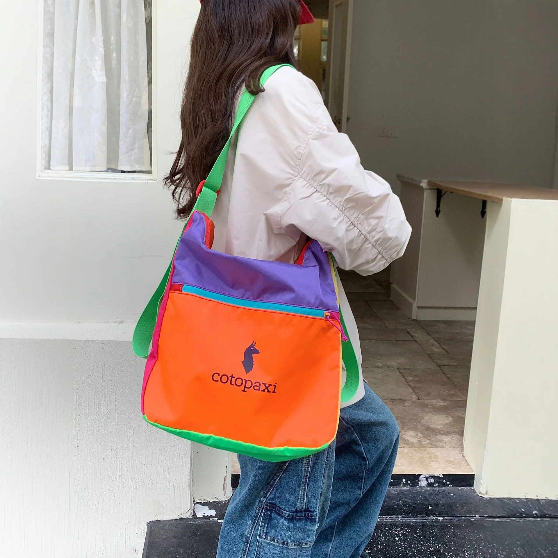 

Alpaca bag dopamine contrasting 16L crossbody deformation bag multifunctional outdoor fashionable shoulder bag