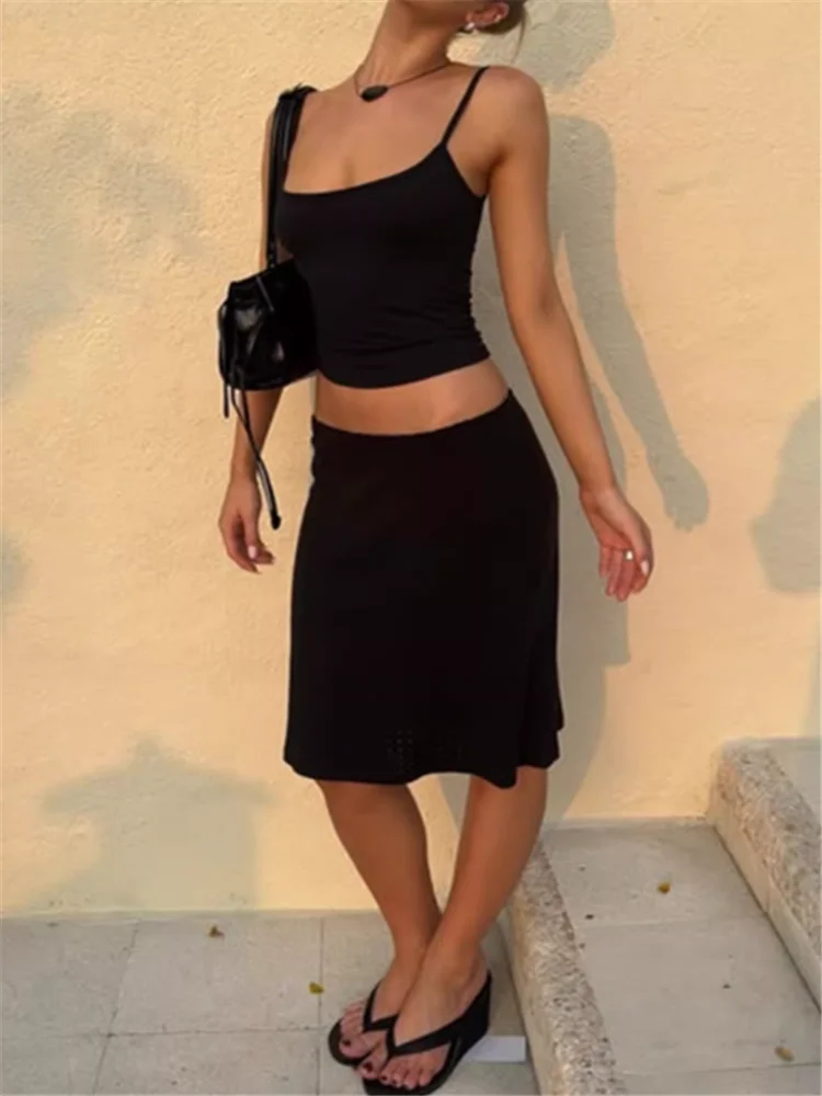 

Летний повседневный комплект из двух предметов для стильных девушек: однотонный бордовый/черный укороченный топ-майка и мини-юбка-карандаш с высокой талией