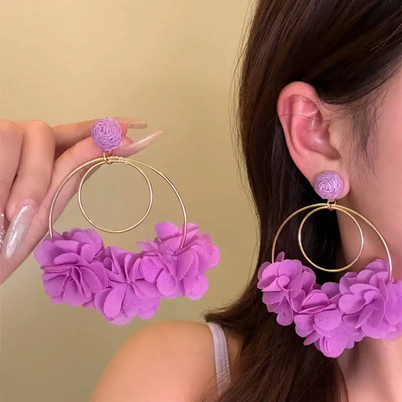 Elegante Ohrstecker im neuen Stil für Damen: Superfeine lila Blumen für den Strandurlaub – Extravagante, atemberaubende Ohrringe