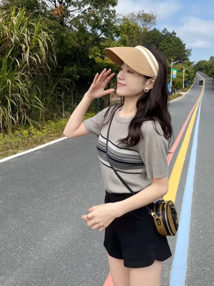 2023 New round Neck Spliced Stripes Knitted Short Sleeve T-Shirt Women's Summer Design Unique Trendy Commute Style Top