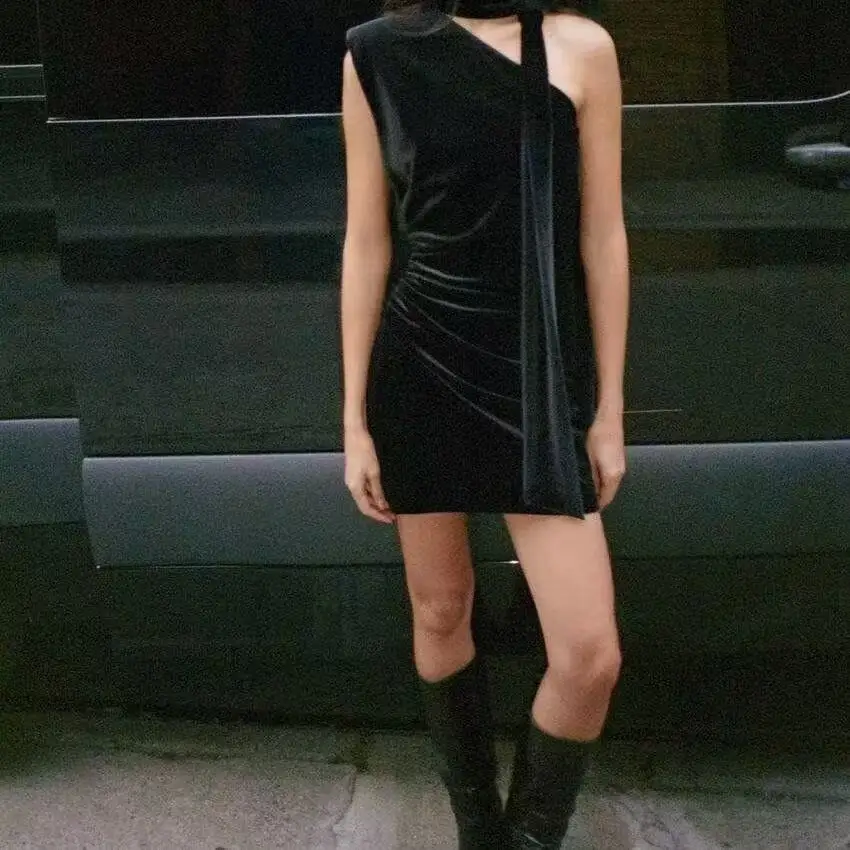

Французское элегантное асимметричное короткое бархатное мини-платье без рукавов с шарфом и воротником, женское плиссированное черное шикарное облегающее платье на молнии с талией