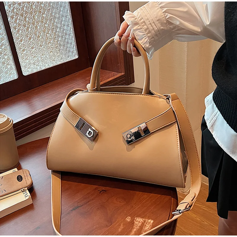 Silver Metal Design Women's Handbag New Niche Brand Design Tote Bag Luxury Fashion Retro Large Capacity Shoulder Crossbody Bag