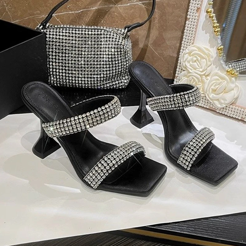 Sandali alla moda con tacco alto 2024 nuova capispalla estiva punta quadrata tacchi a spillo strass tacchi alti sandali/pantofole da donna