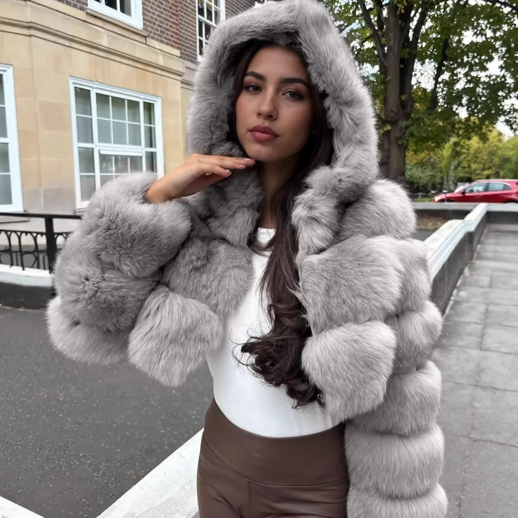 معاطف نسائية بقلنسوة من الفرو الصناعي سترات قصيرة متينة بطول صغير وأكمام طويلة بغرز مفتوحة مستقيمة مناسبة غير رسمية لخريف وشتاء 2025