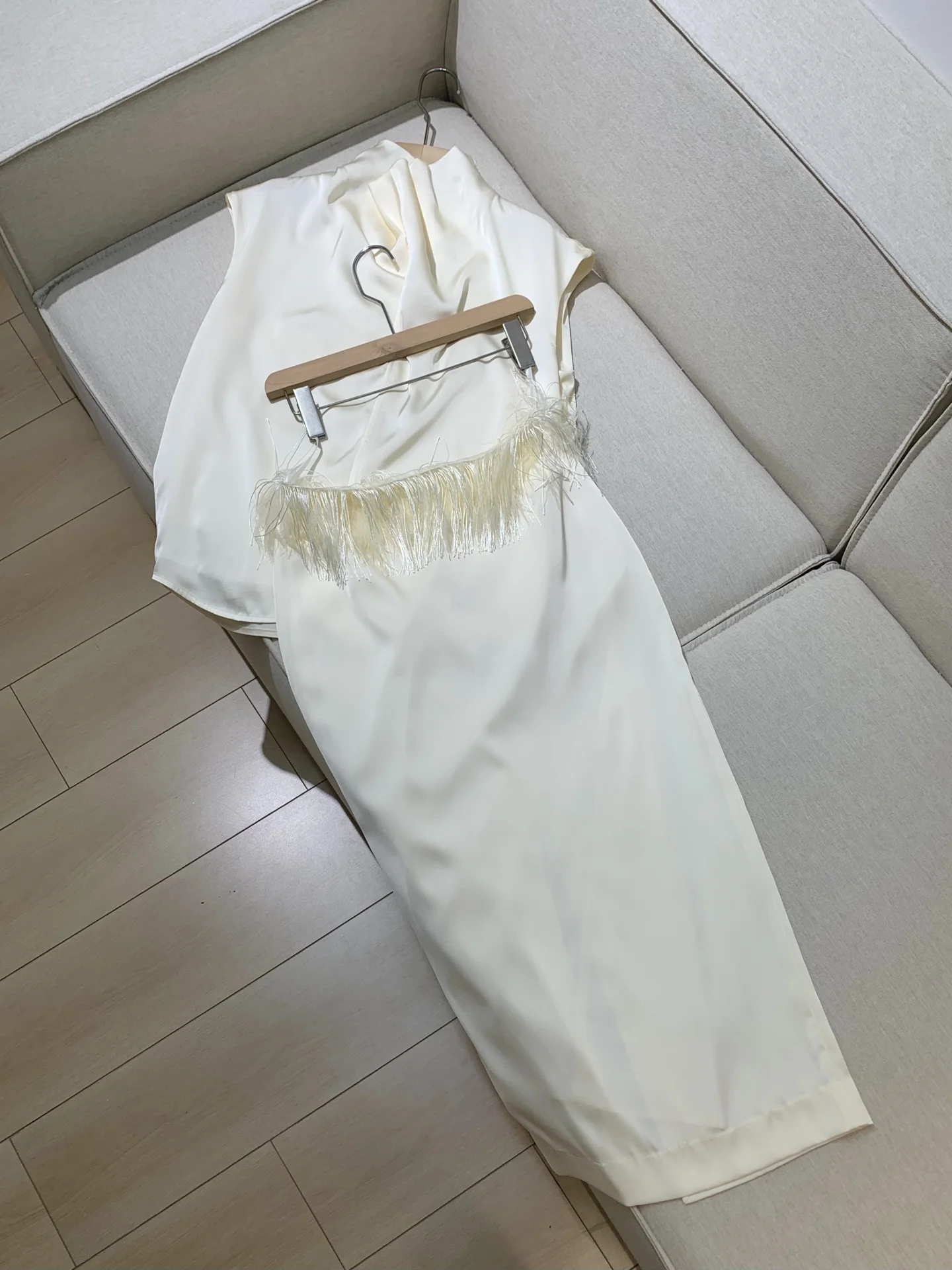 

Summer New Lazy Slim T-Shirt Top + Tassel Skirt Female 2025 Early Spring New Simple Slim Satin Straight Skirt