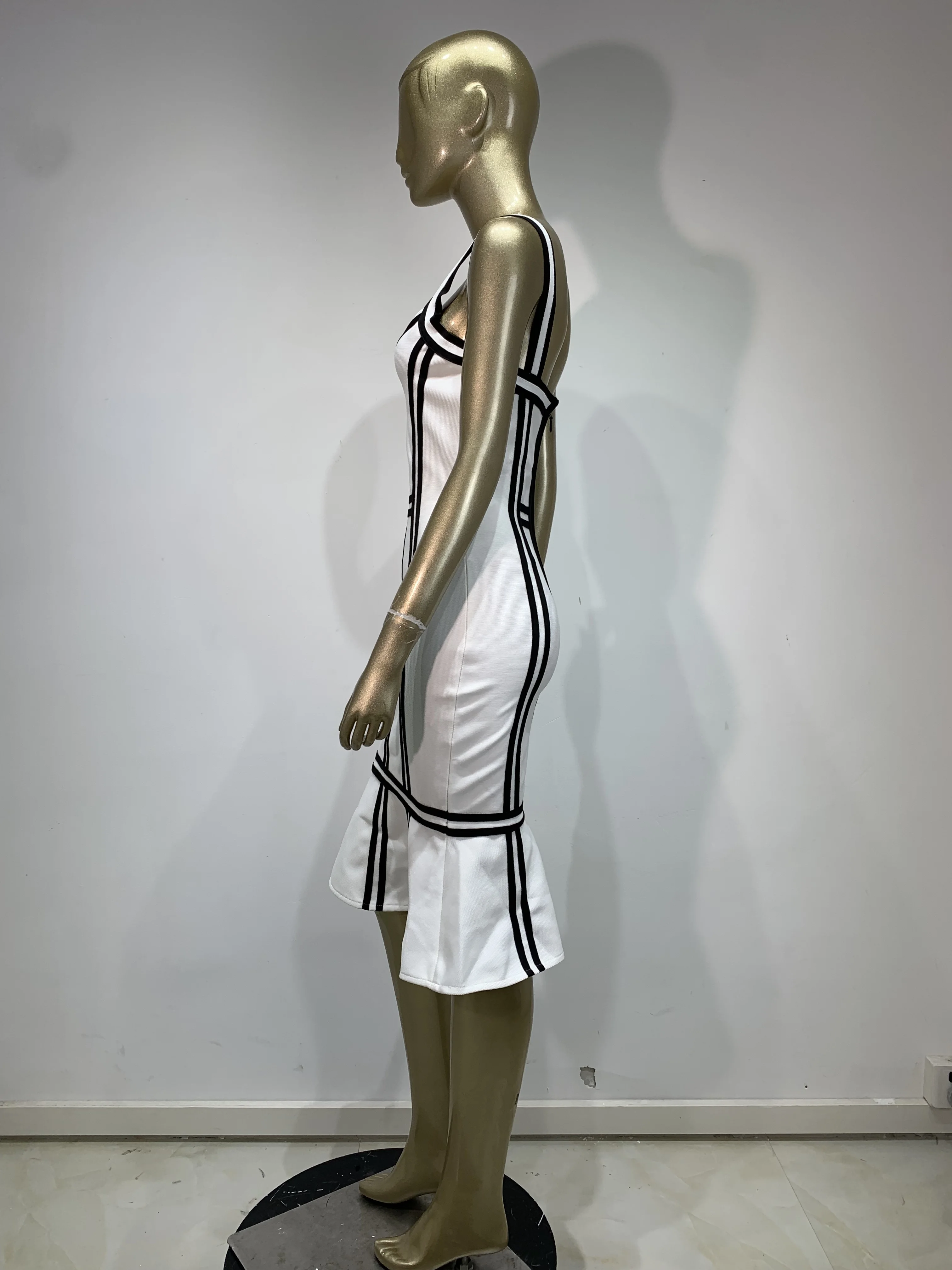 新着女性ノースリーブセクシーなスクエアカラーパッチワークボディコン包帯ミディドレスナイトクラブパーティー祝う誕生日衣装