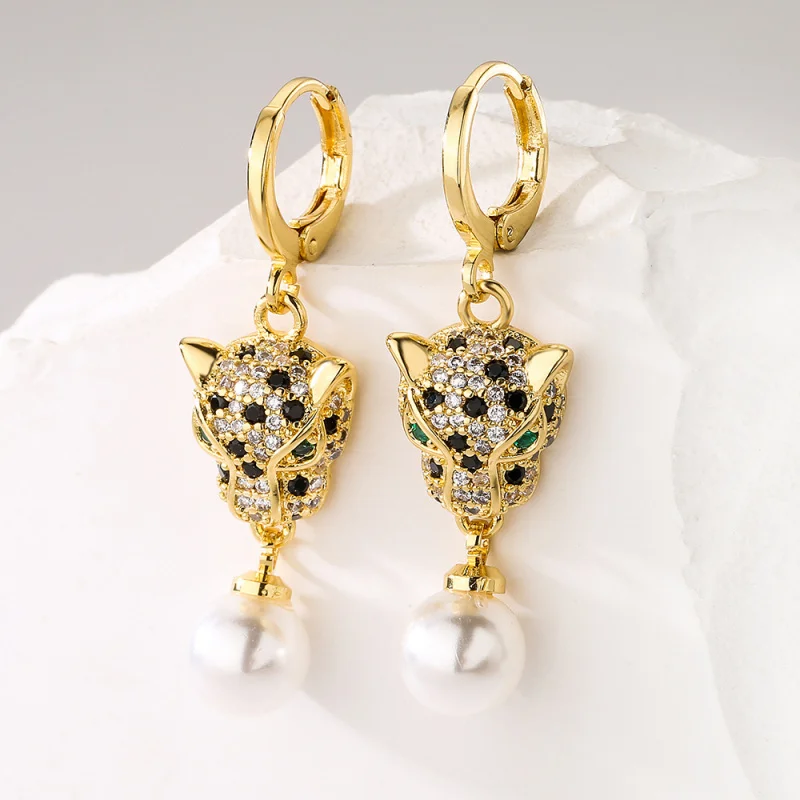 

European and American Style Leopard Hip-Hop for Women, Unique Design, Niche Copper Gold-Plated Zircon Pearl Earrings Ne