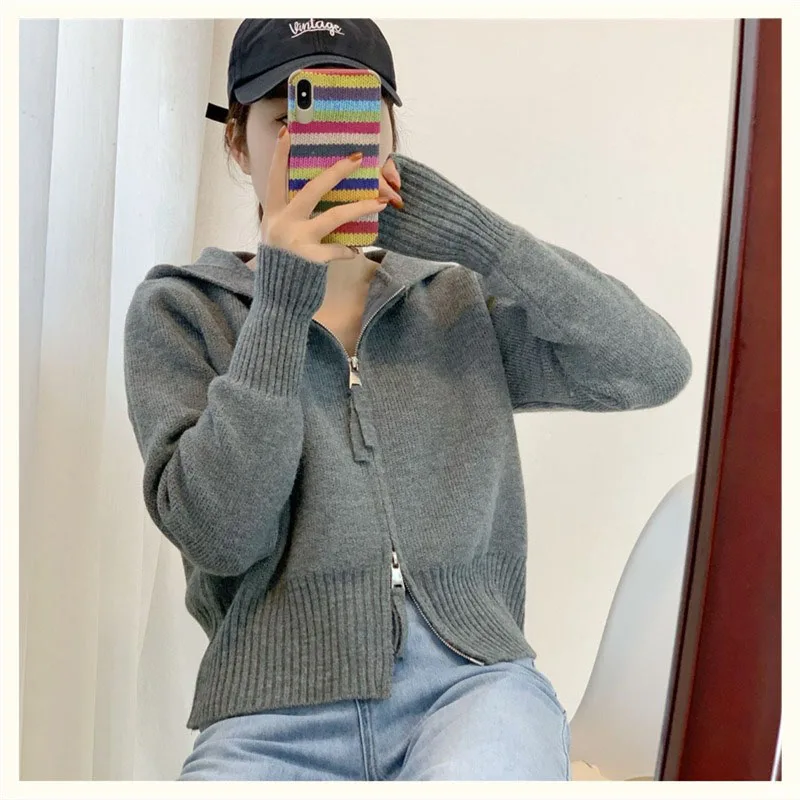 

Women's Hooded Knitted Cardigan New Autumn 2025 Style Relaxed And Loose Design Double Zipper Short Sweater Coat