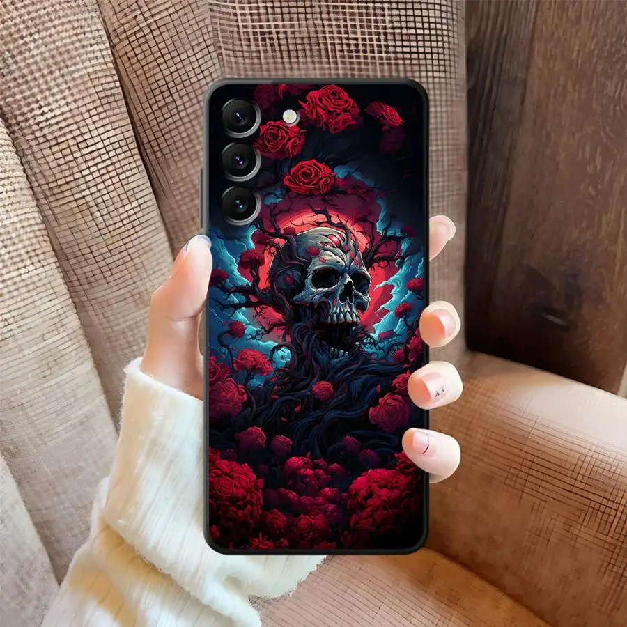 Various Skulls Case…