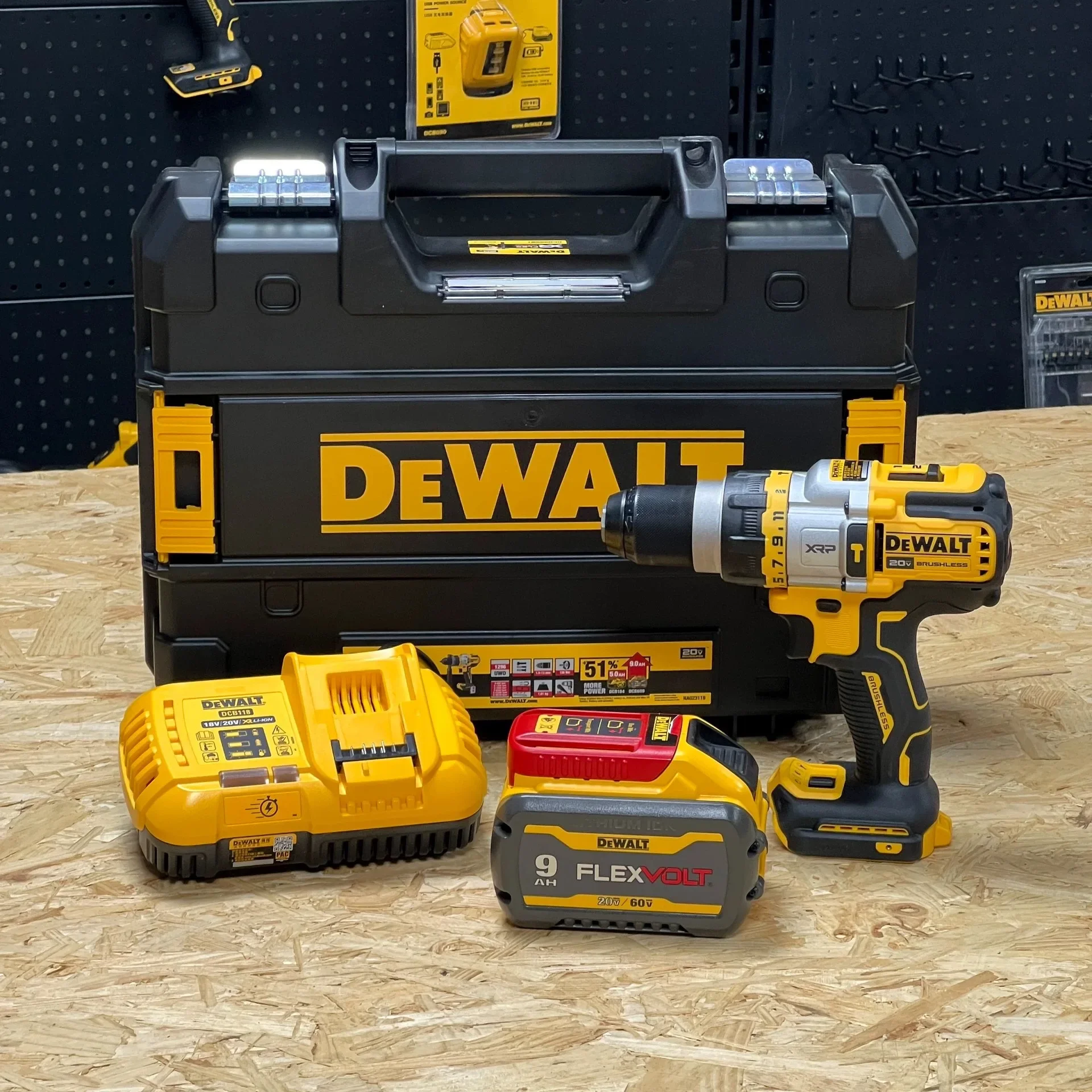 DeWalt DCD999B 20V MAX 1/2 inch Brushless Hammer Drill with FLEXVOLT ADVANTAGE Set 9.0AH